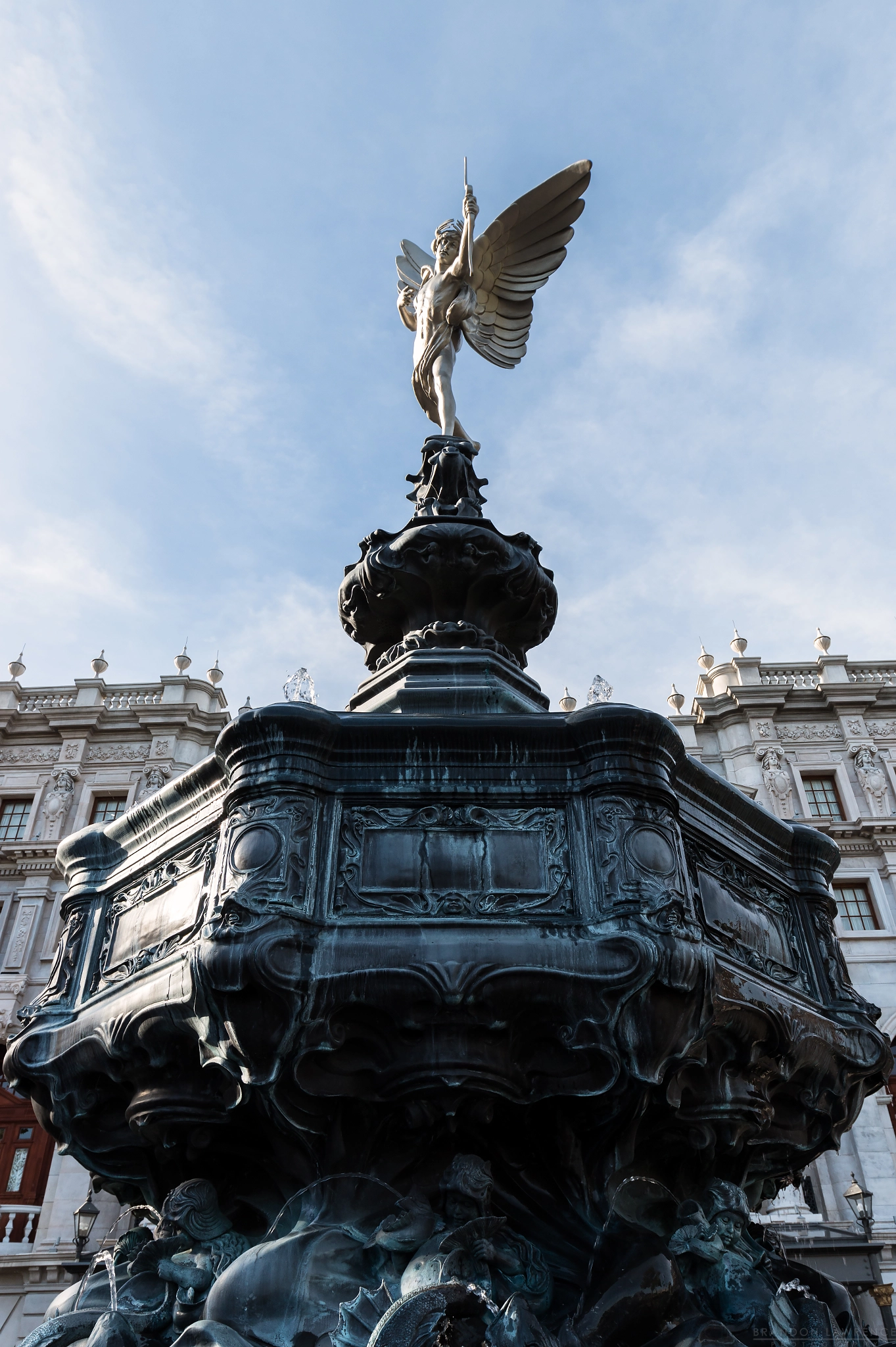 Canon EF 16-35mm F4L IS USM sample photo. Faux shaftesbury memorial fountain photography