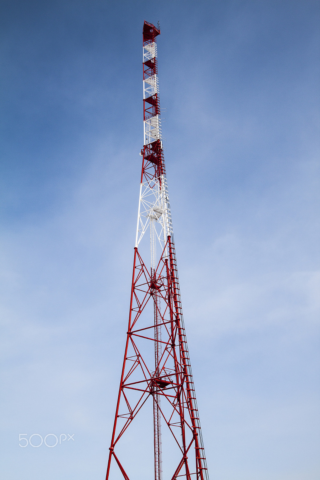 Tamron SP AF 17-50mm F2.8 XR Di II LD Aspherical (IF) sample photo. Cell tower against the sky photography