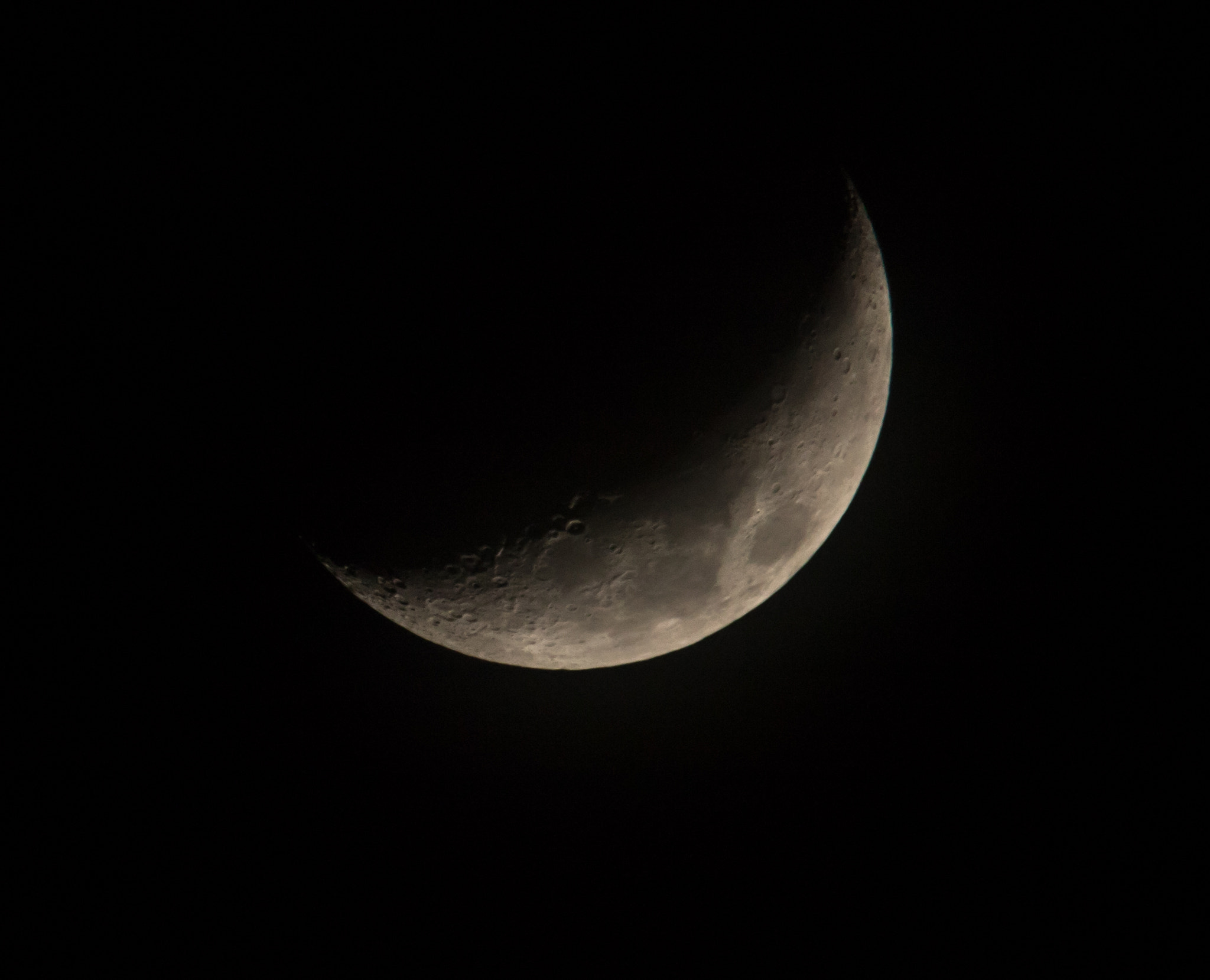 Canon EOS 760D (EOS Rebel T6s / EOS 8000D) + Canon EF-S 55-250mm F4-5.6 IS STM sample photo. Moon - waxing crescent phase photography