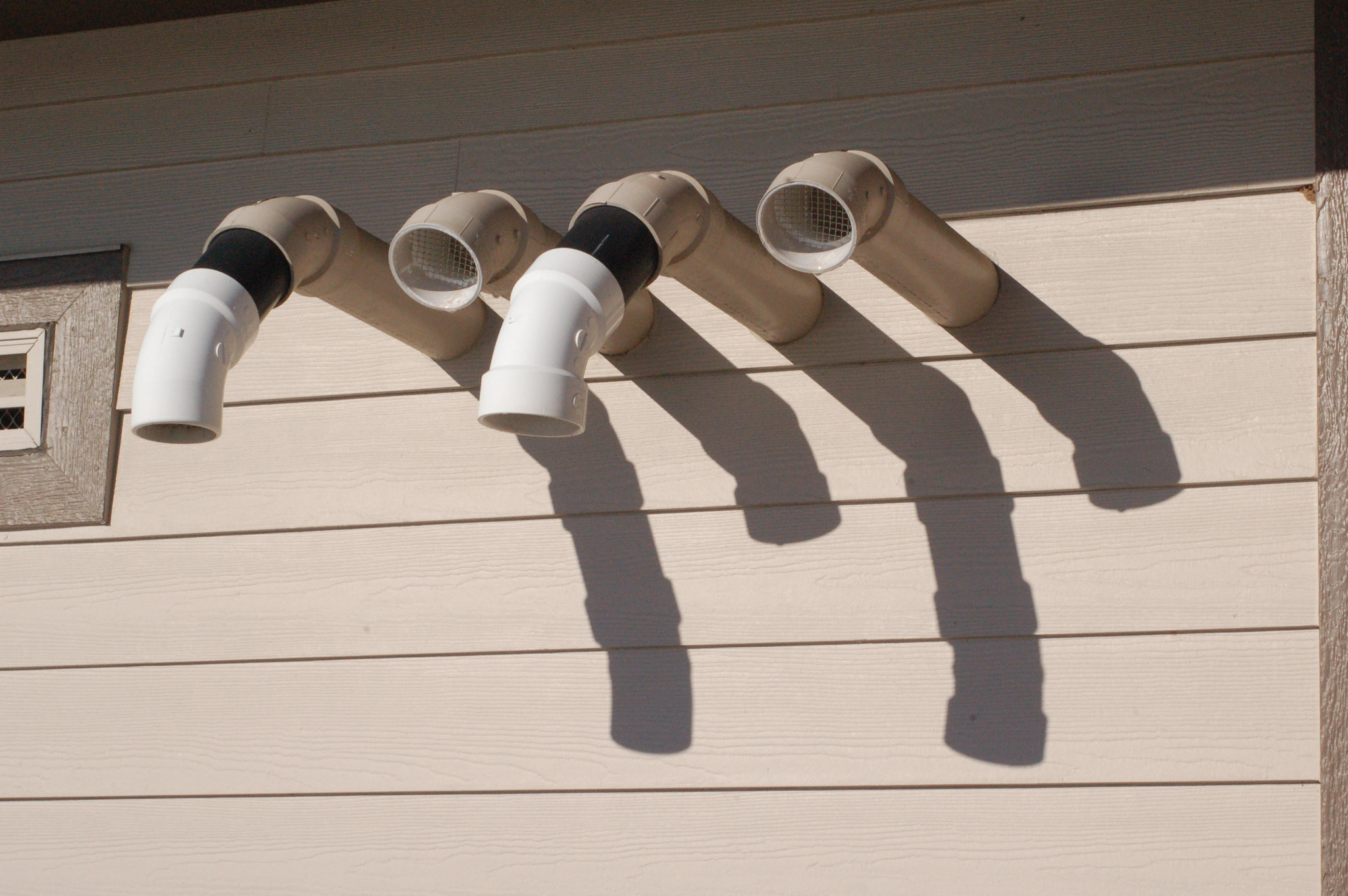 AF Zoom-Nikkor 35-70mm f/3.3-4.5 sample photo. Pipe pattern photography