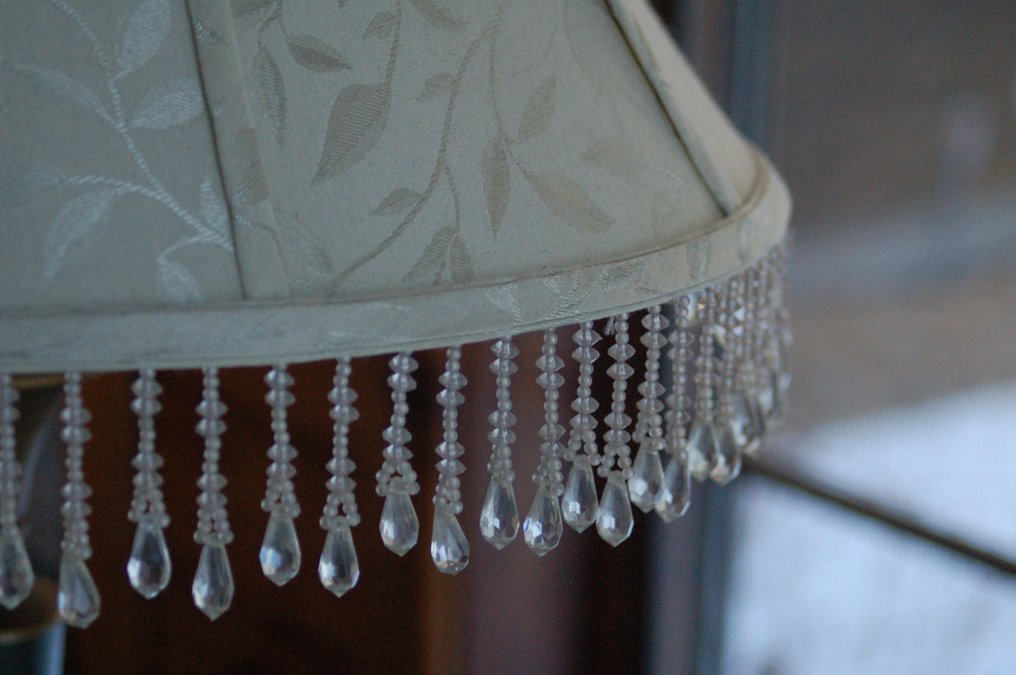 AF Zoom-Nikkor 35-70mm f/3.3-4.5 sample photo. Parallel beads photography