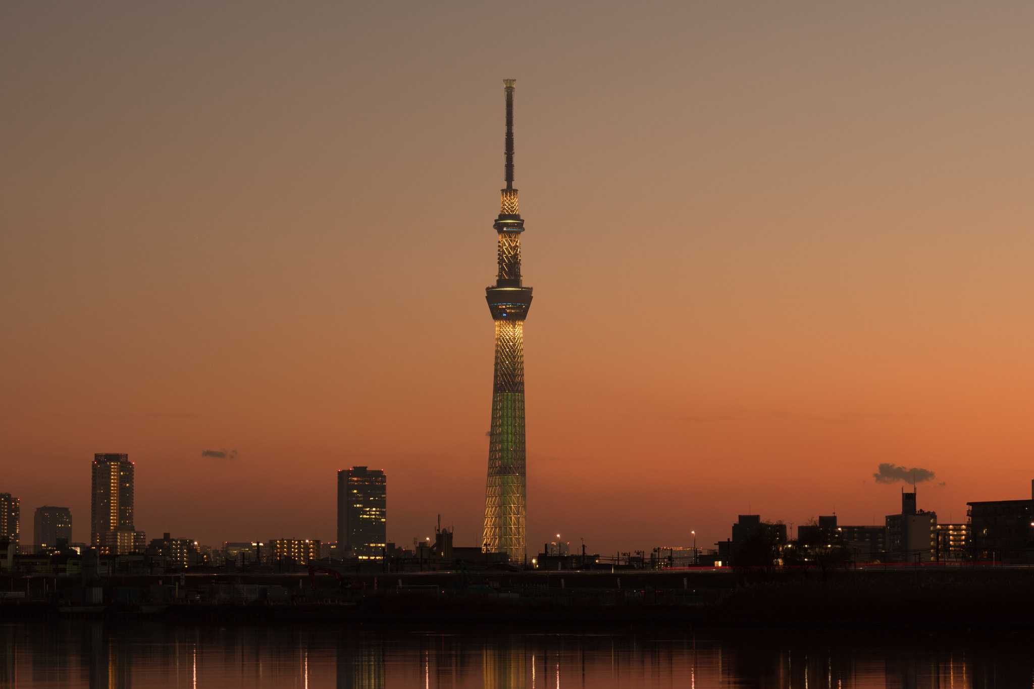 Sony a6300 + Sony FE 70-200mm F4 G OSS sample photo. Tokyo sunset photography