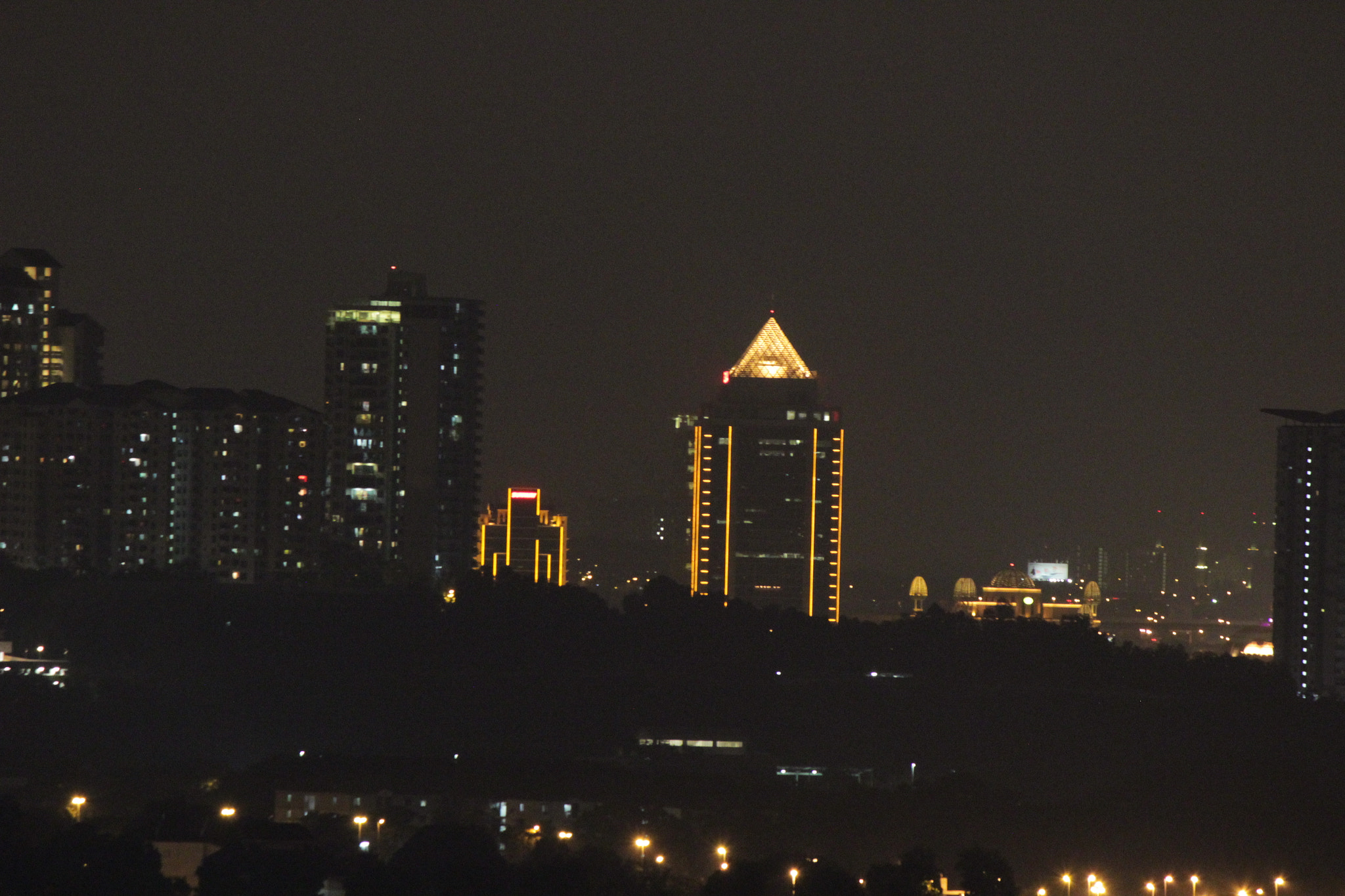 Canon EOS 600D (Rebel EOS T3i / EOS Kiss X5) sample photo. Night view photography