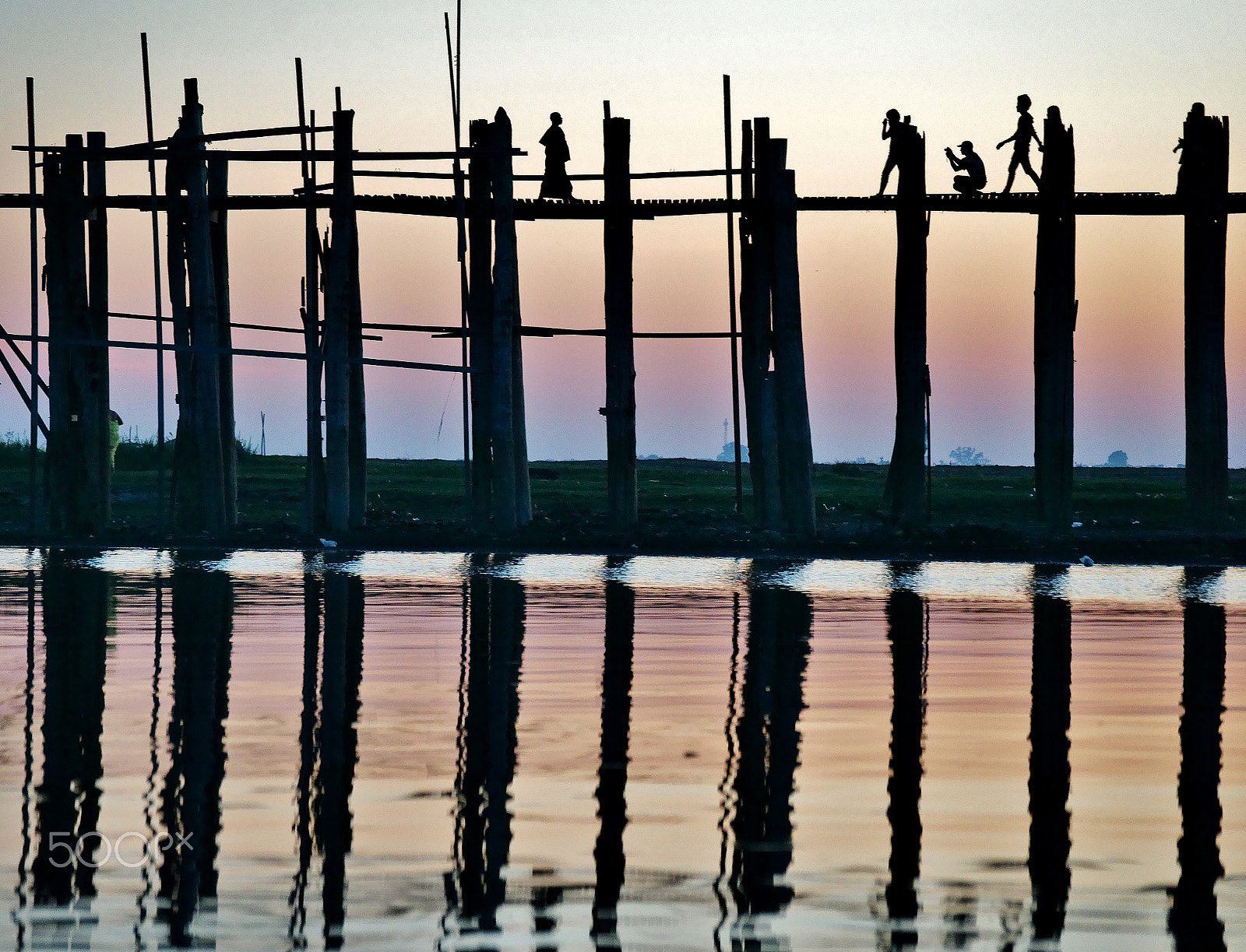 Sony a7 II + Sony FE 70-200mm F4 G OSS sample photo. Single monk on u bein bridge in sunset photography