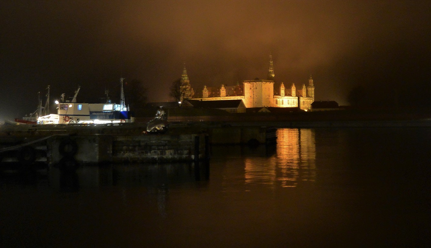 Nikon 1 Nikkor 11-27.5mm F3.5-5.6 sample photo. Ghost night... photography