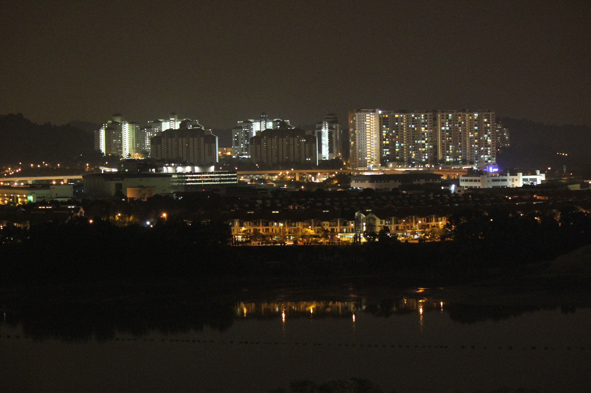 Canon EOS 600D (Rebel EOS T3i / EOS Kiss X5) sample photo. Night view photography