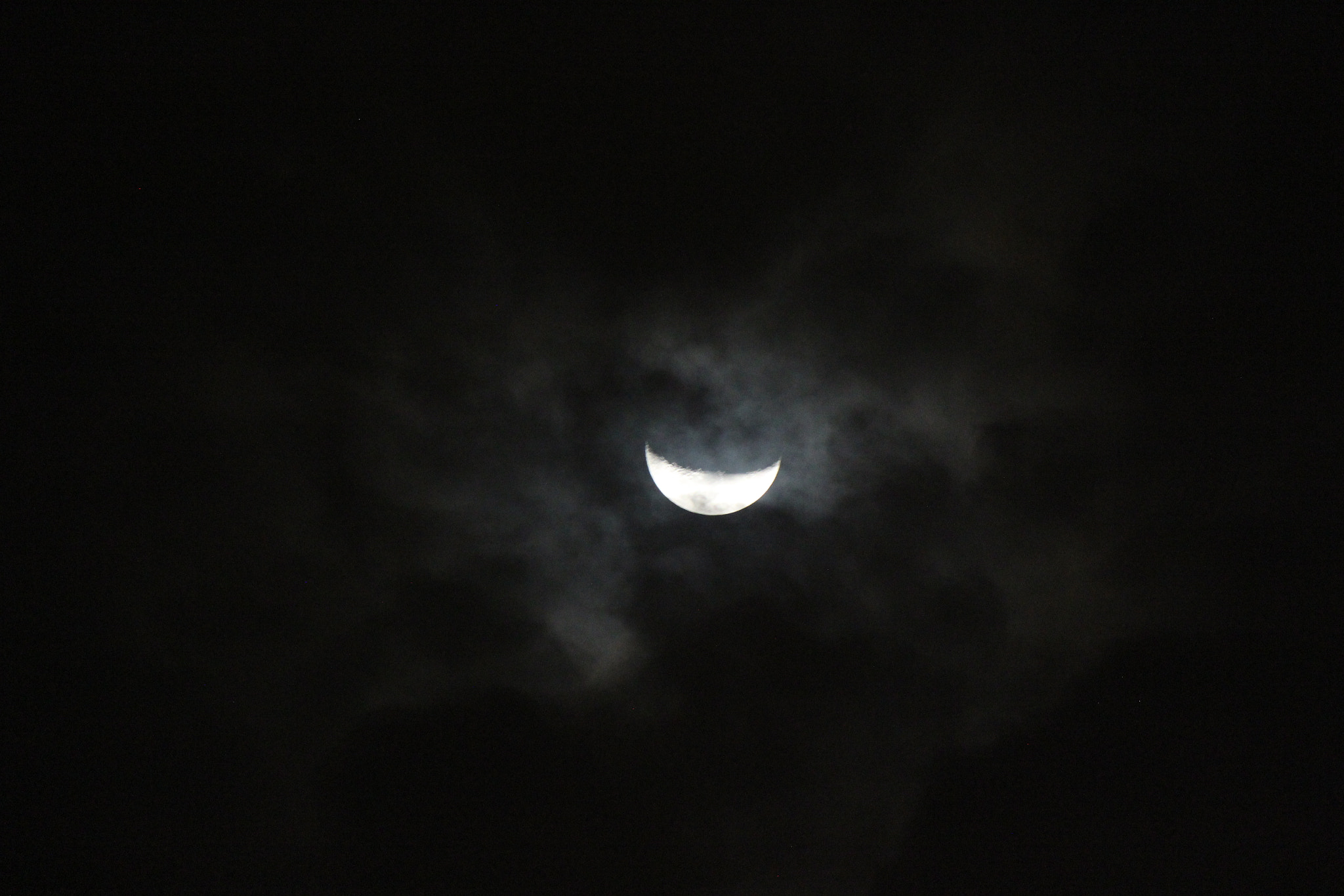 Canon EOS 600D (Rebel EOS T3i / EOS Kiss X5) sample photo. Moon view photography