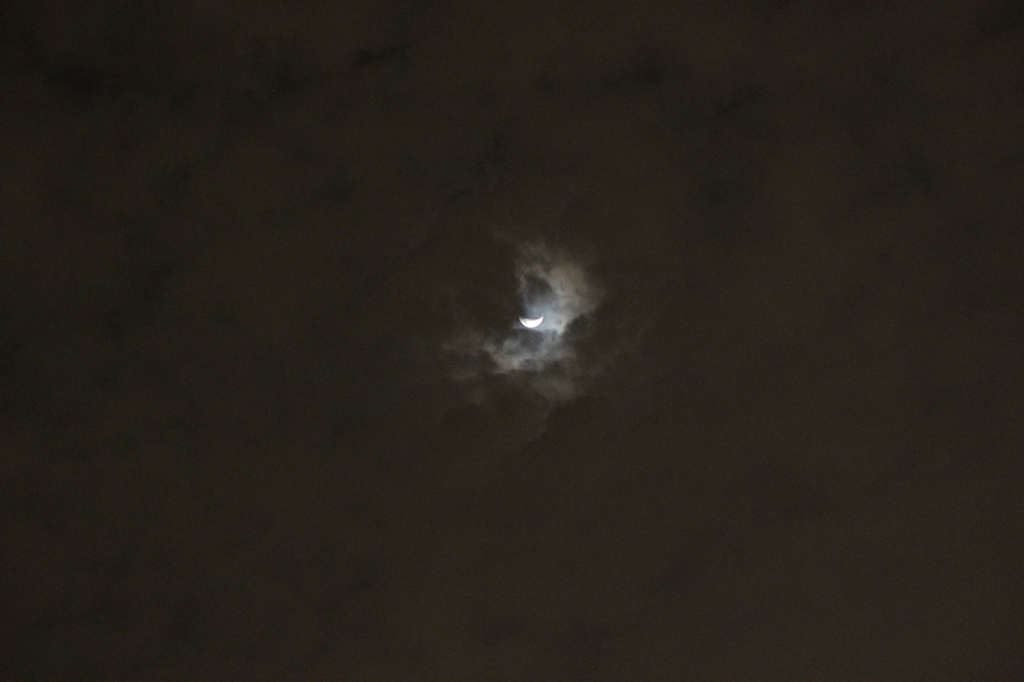 Canon EOS 600D (Rebel EOS T3i / EOS Kiss X5) sample photo. Moon view photography