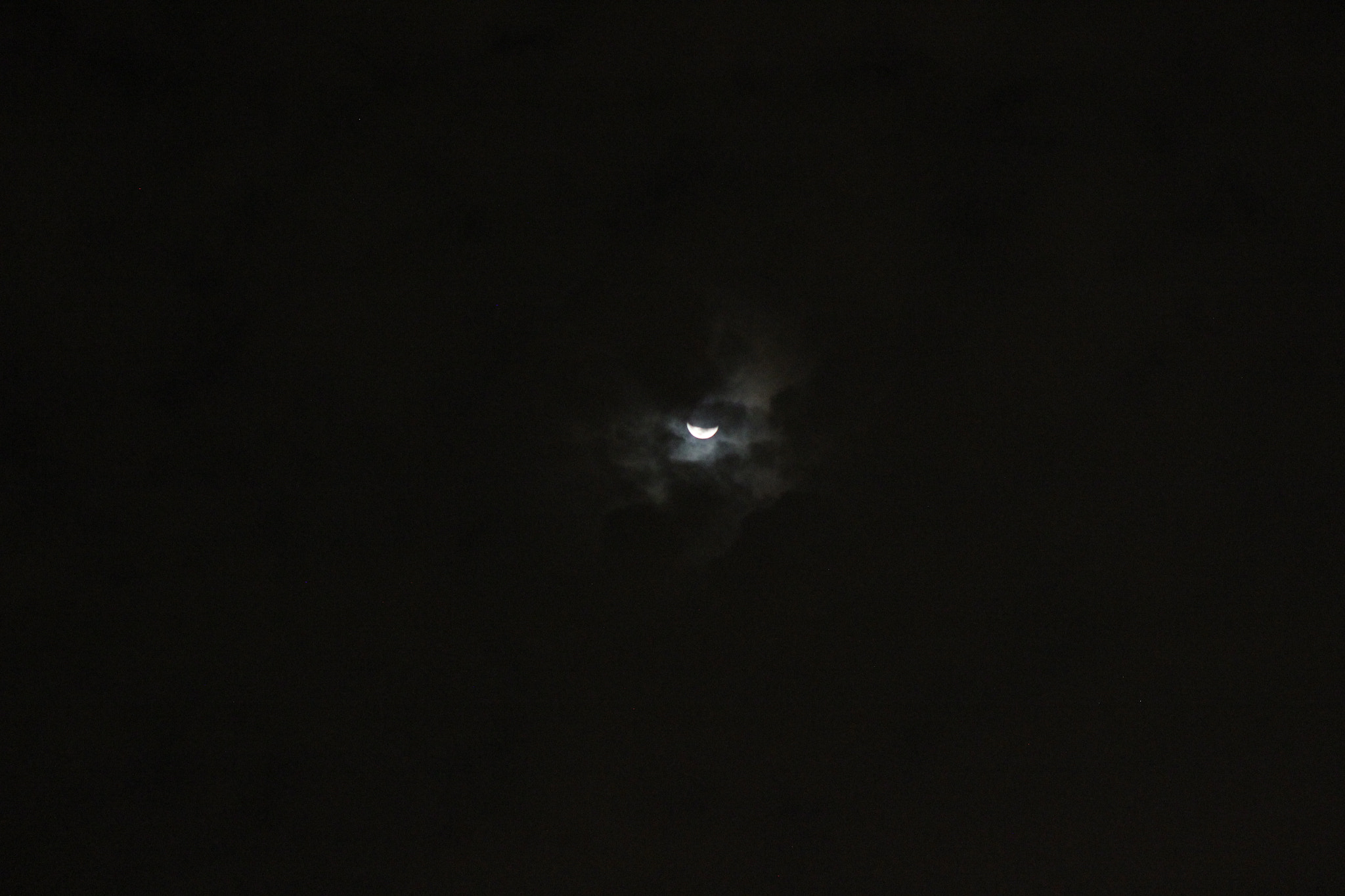 Canon EOS 600D (Rebel EOS T3i / EOS Kiss X5) sample photo. Moon view photography