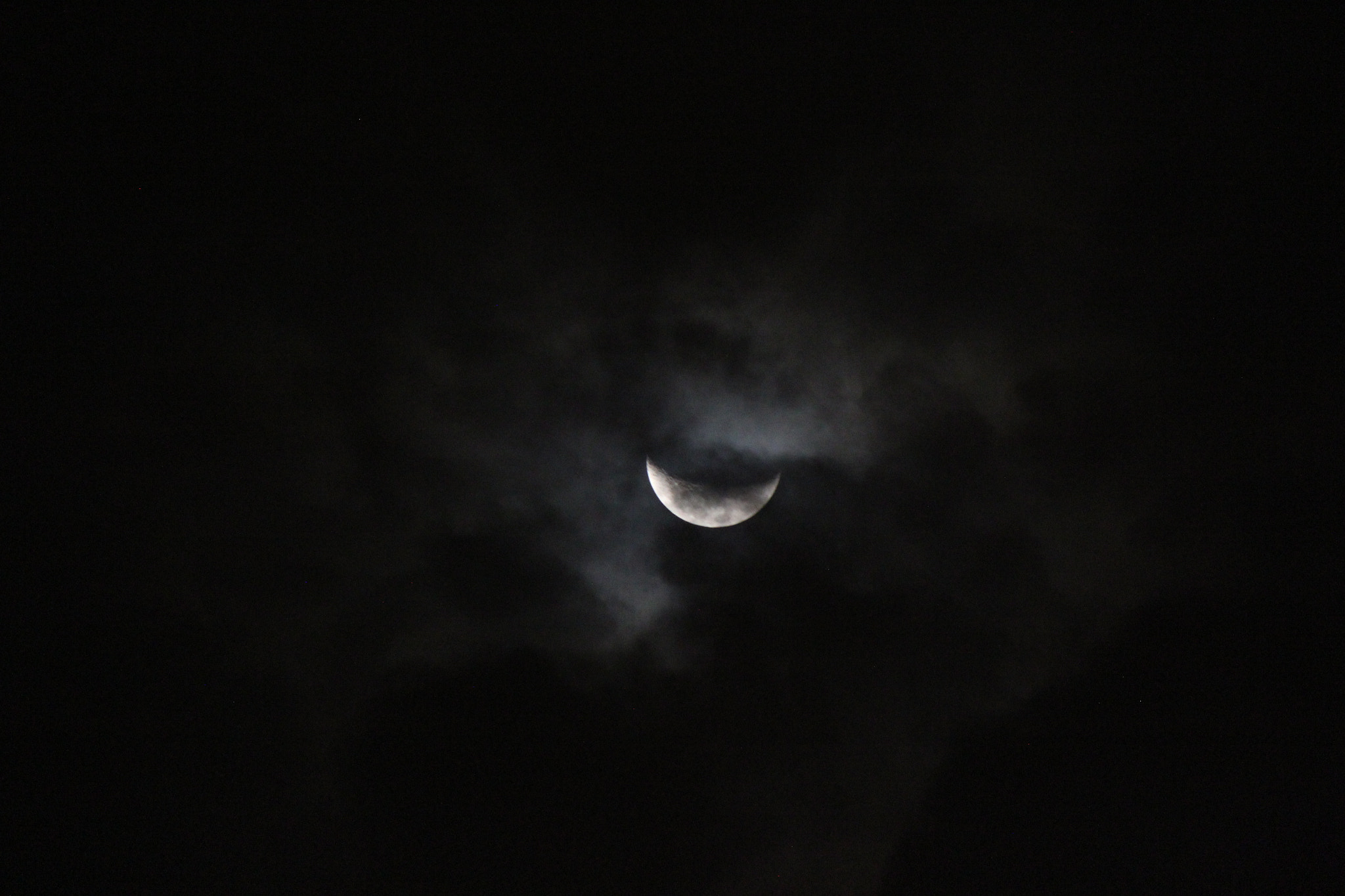 Canon EOS 600D (Rebel EOS T3i / EOS Kiss X5) sample photo. Moon view photography