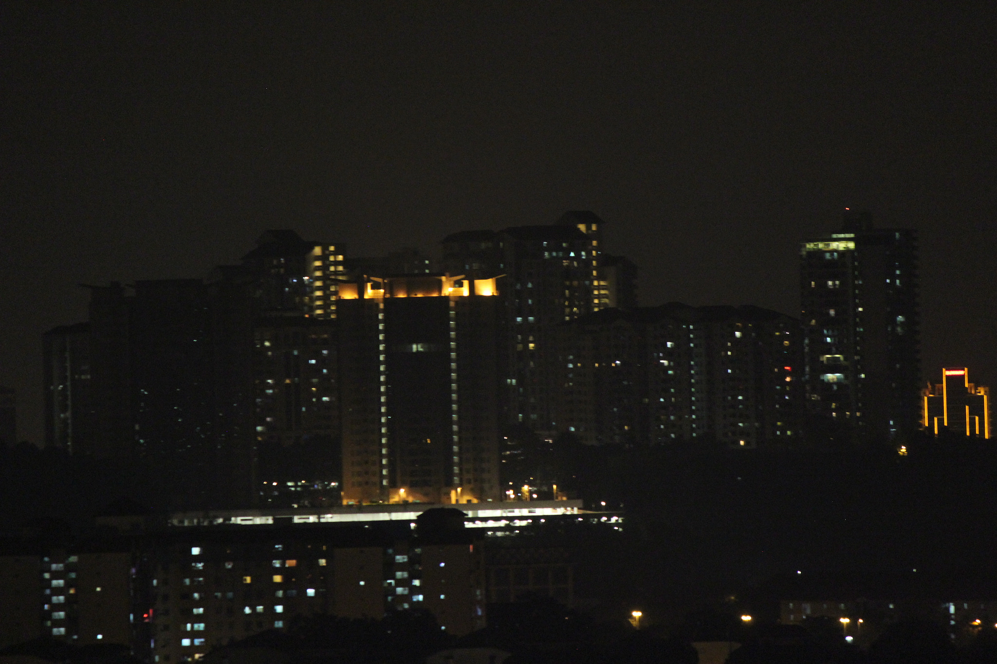 Canon EOS 600D (Rebel EOS T3i / EOS Kiss X5) sample photo. Night view photography