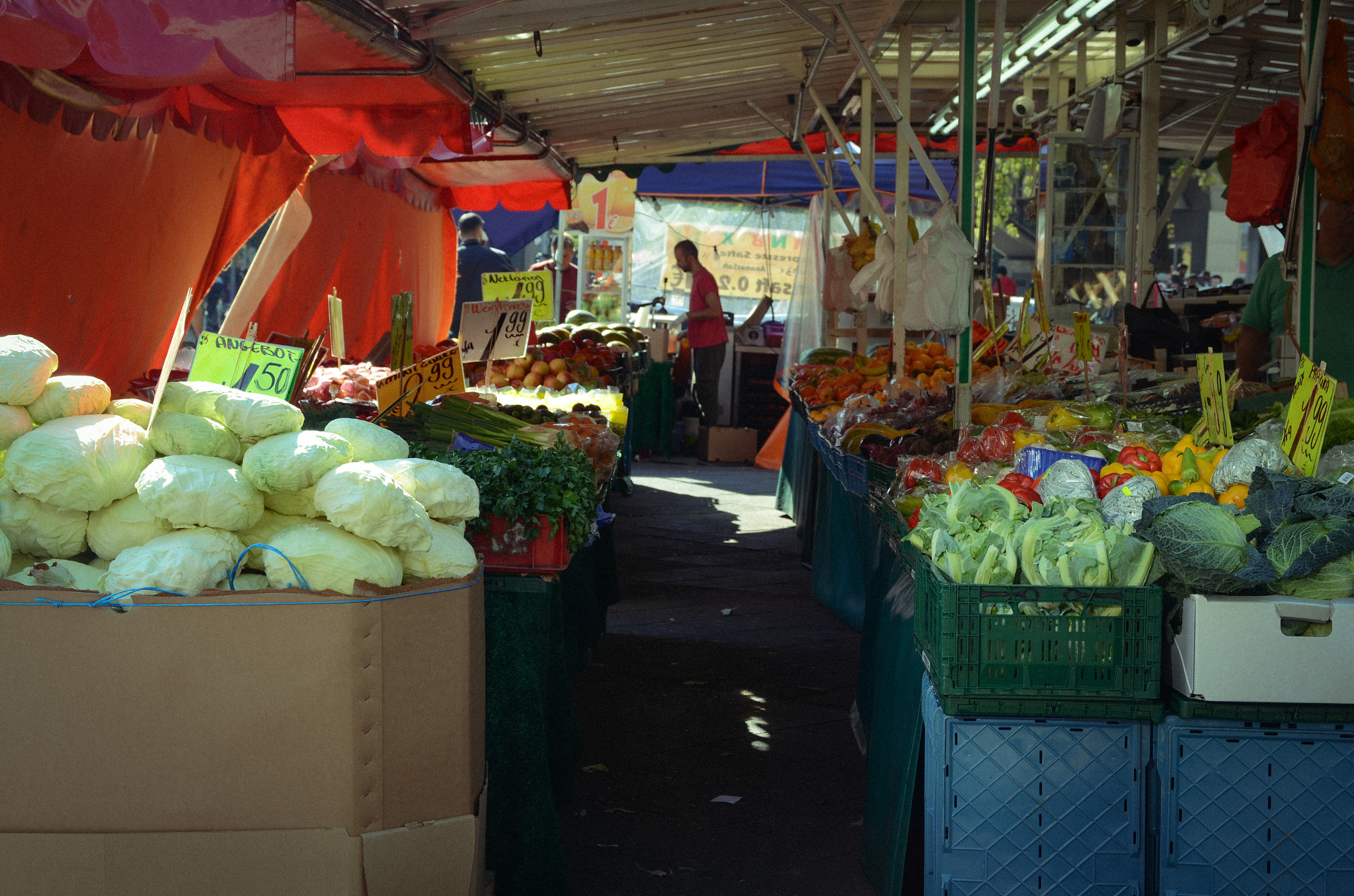 Sigma 17-70mm F2.8-4 DC Macro OS HSM | C sample photo. Market in the street photography