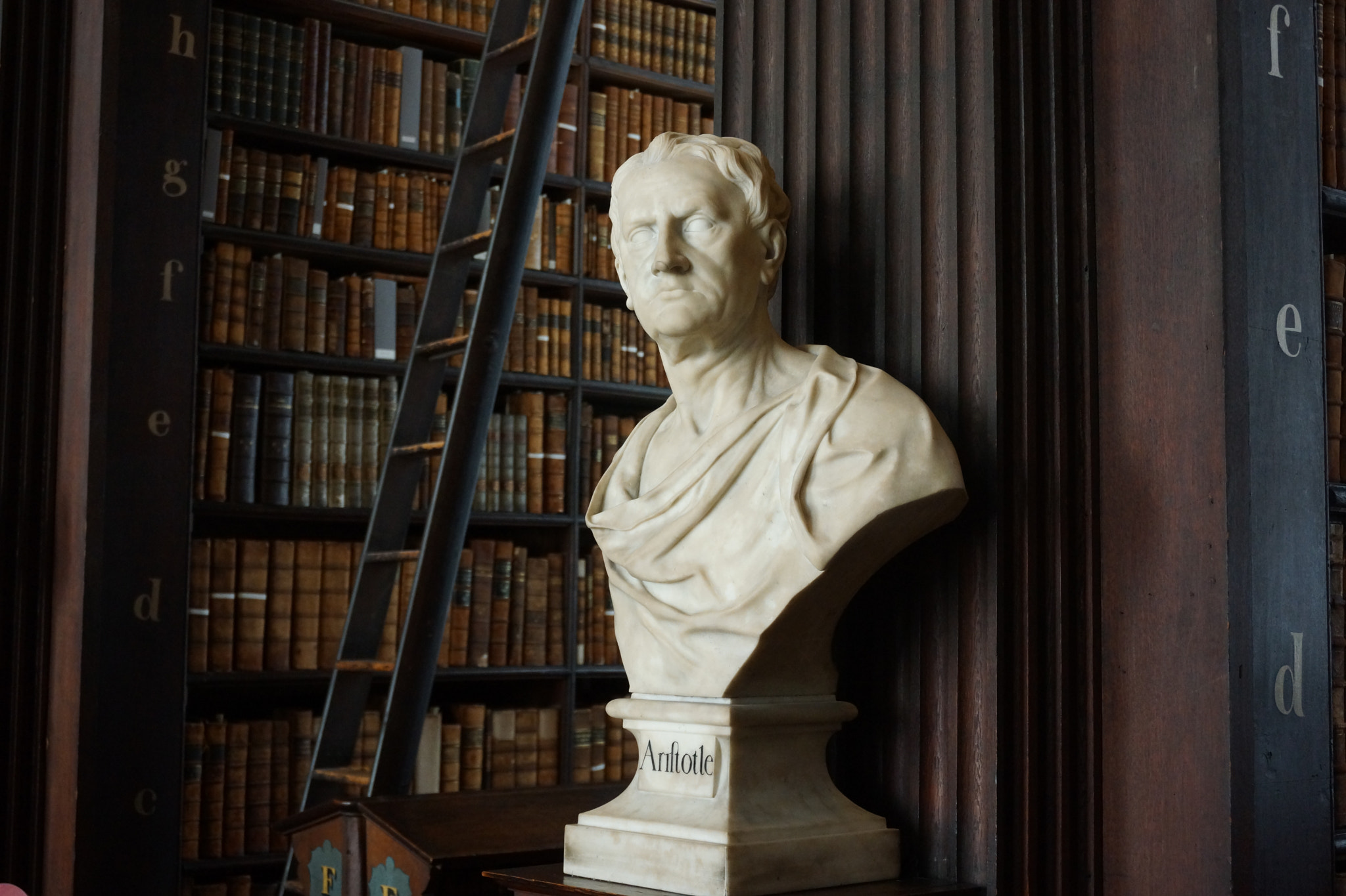 Sony E 16-50mm F3.5-5.6 PZ OSS sample photo. Old library, trinity college, dublin photography