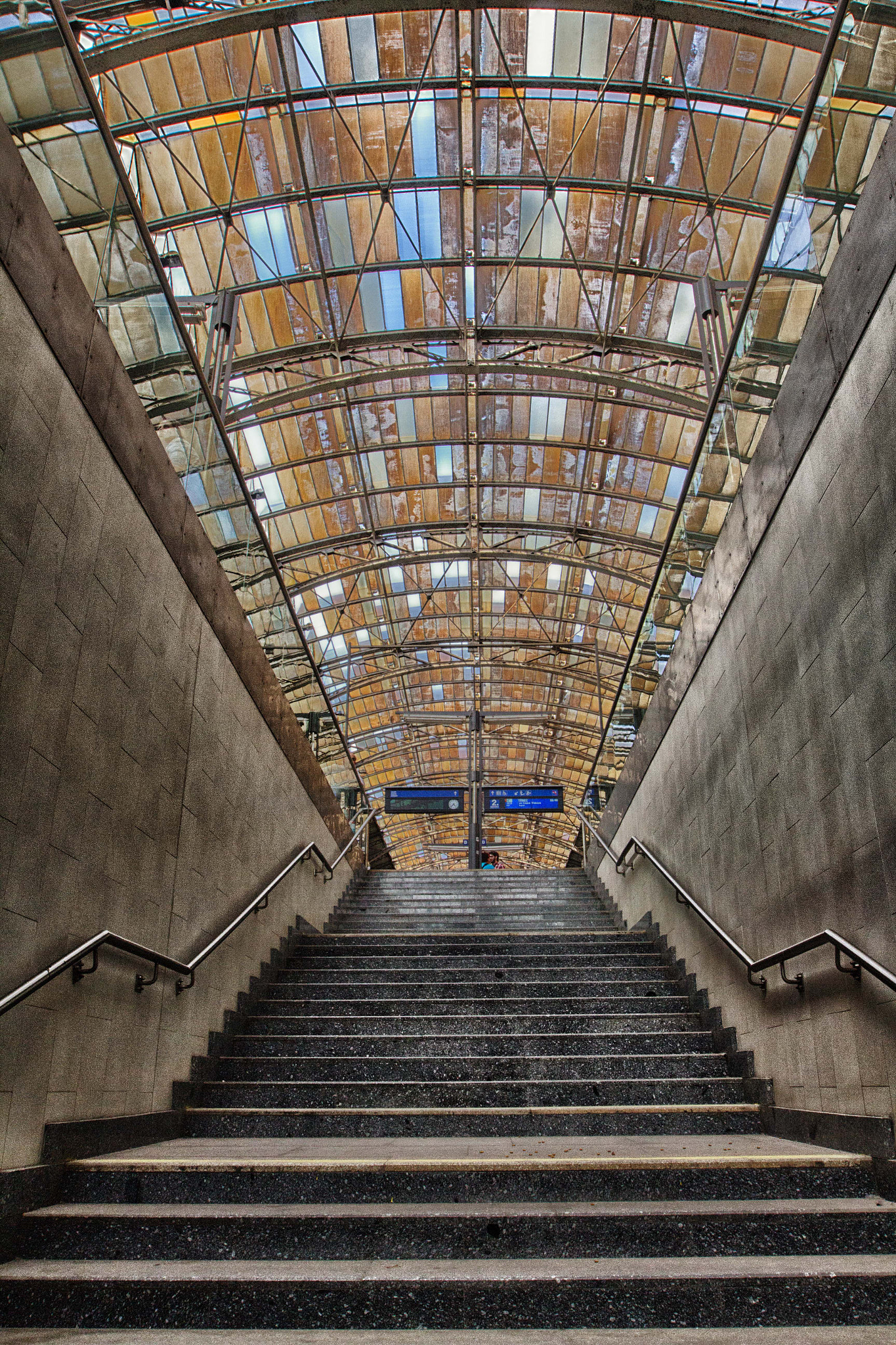 Canon EF 16-35mm F2.8L II USM sample photo. Railway station prag photography