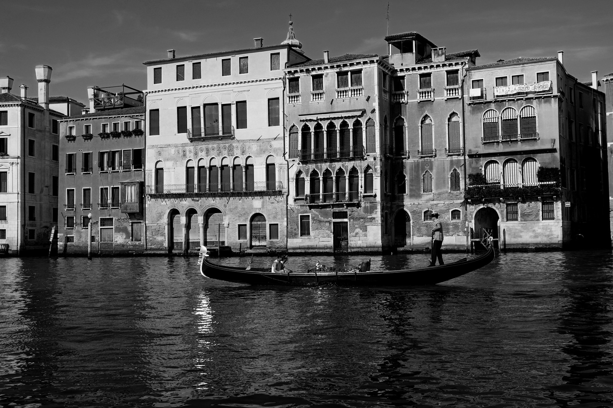 Fujifilm X-Pro1 + Fujifilm XF 18-55mm F2.8-4 R LM OIS sample photo. Gondola photography