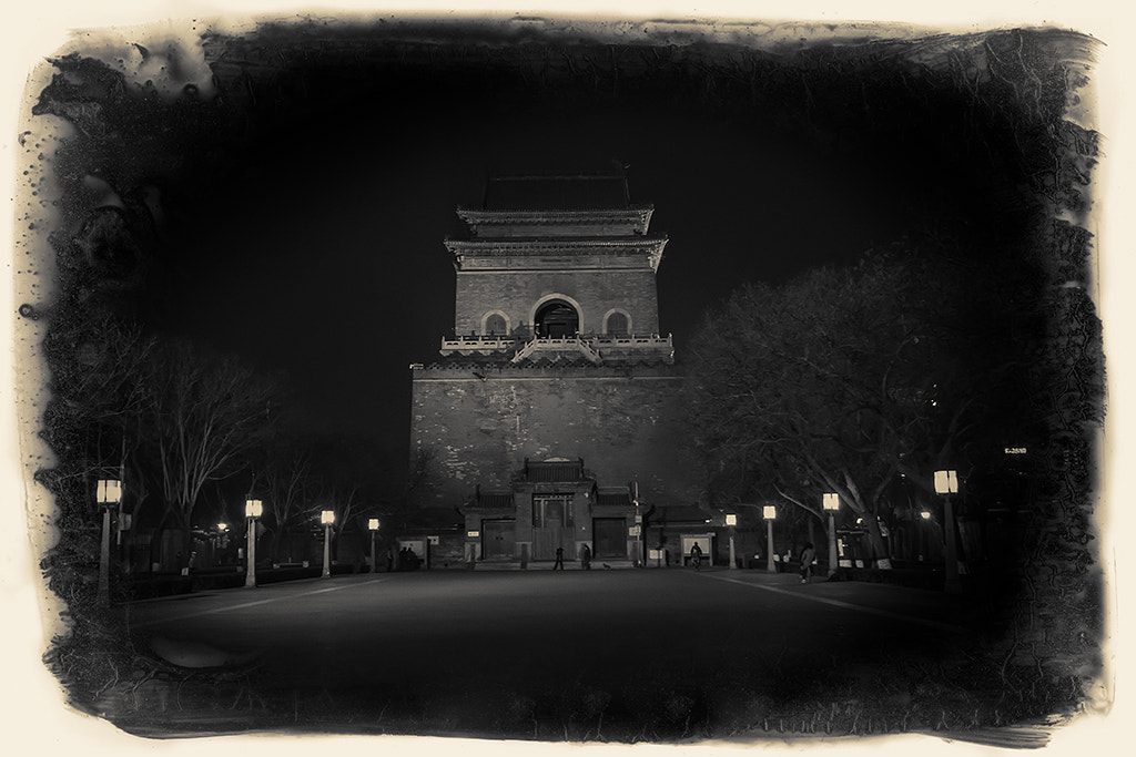 Fujifilm X-E2 + Fujifilm XF 10-24mm F4 R OIS sample photo. The bell tower in beijing photography