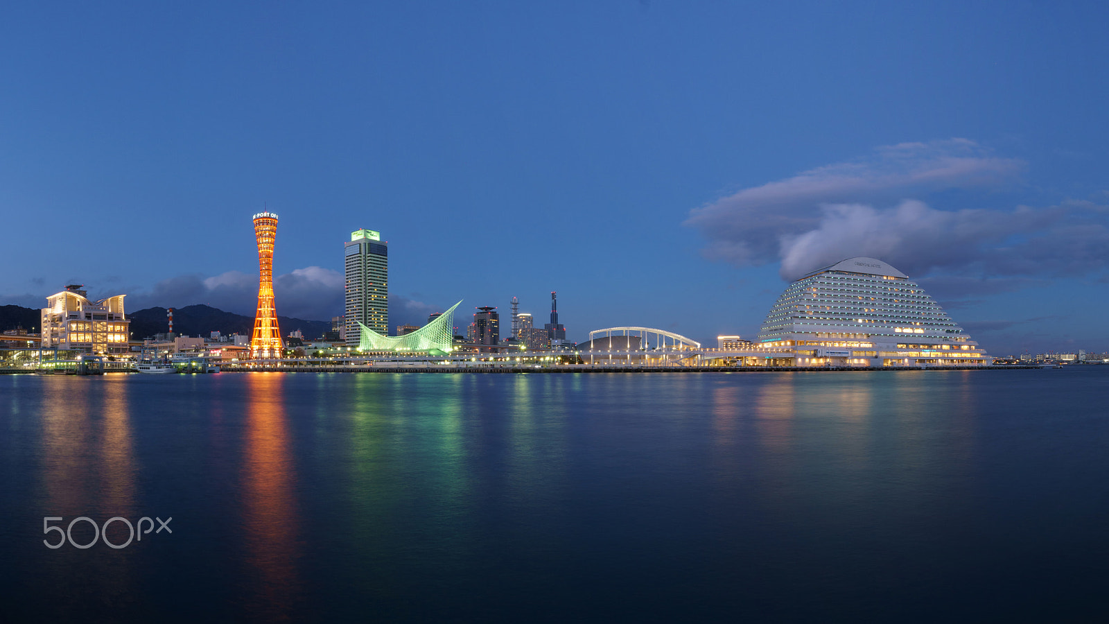 ZEISS Touit 12mm F2.8 sample photo. Panorama kobe port tower photography