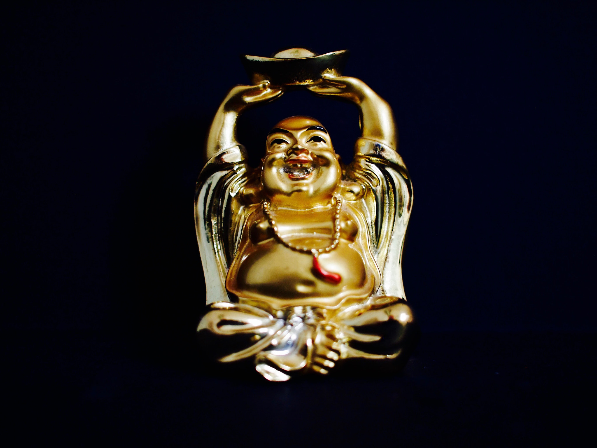 Olympus Zuiko Digital 25mm F2.8 Pancake sample photo. 布袋 - laughing buddha gold photography