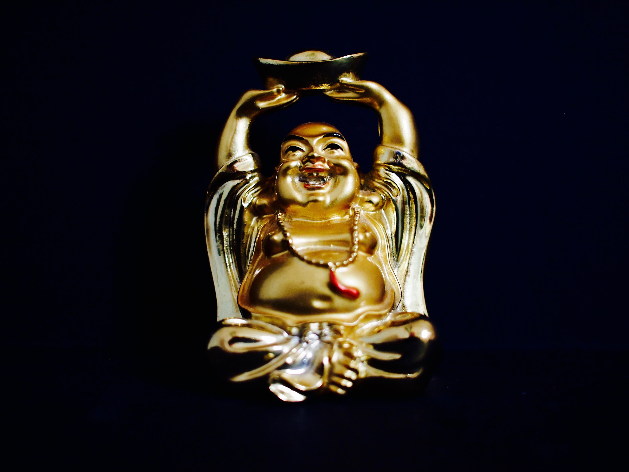 Olympus PEN E-PL1 + Olympus Zuiko Digital 25mm F2.8 Pancake sample photo. 布袋 - laughing buddha gold photography