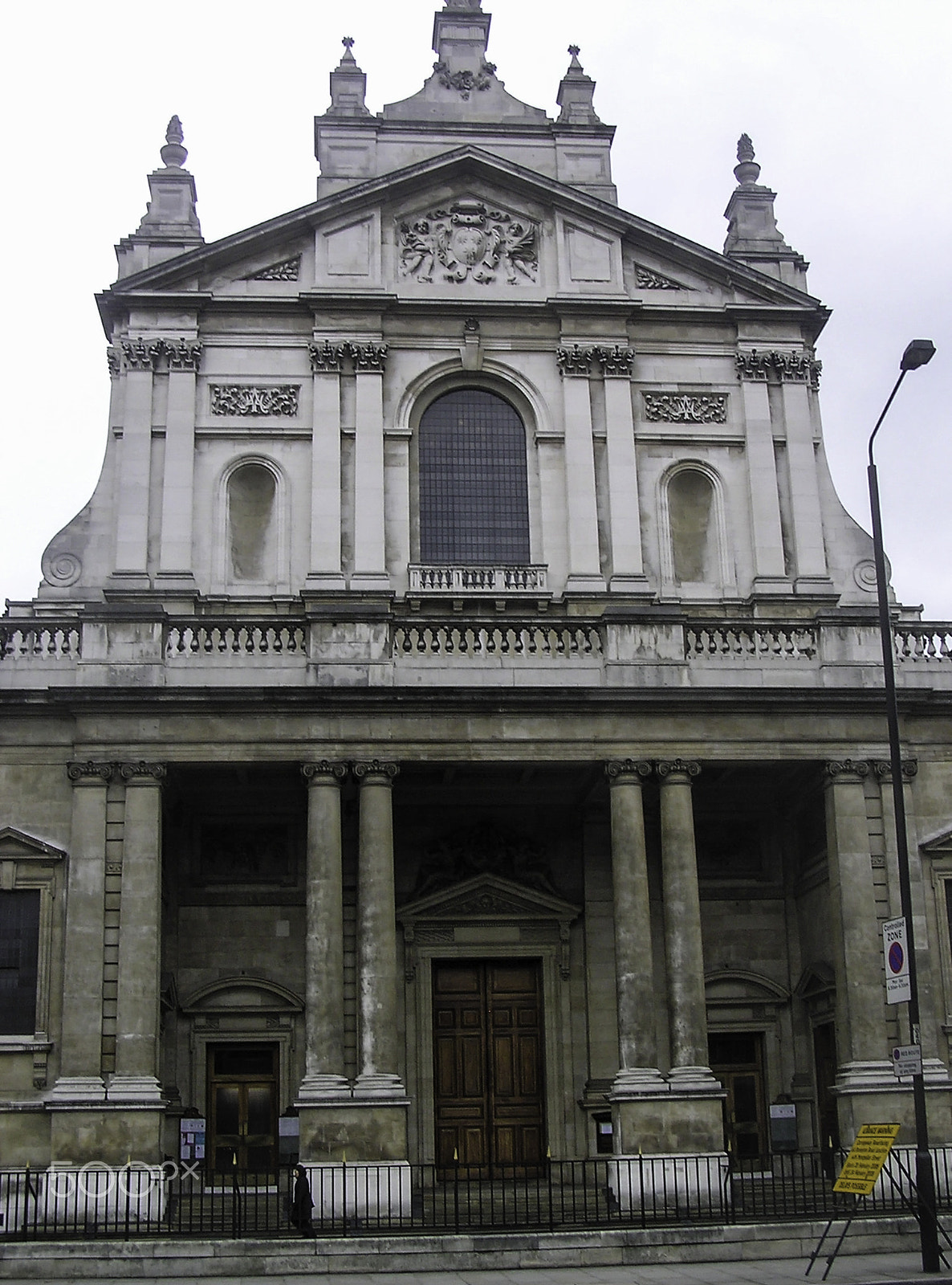 Olympus C750UZ sample photo. Close up of a classical architecture of a building in london photography
