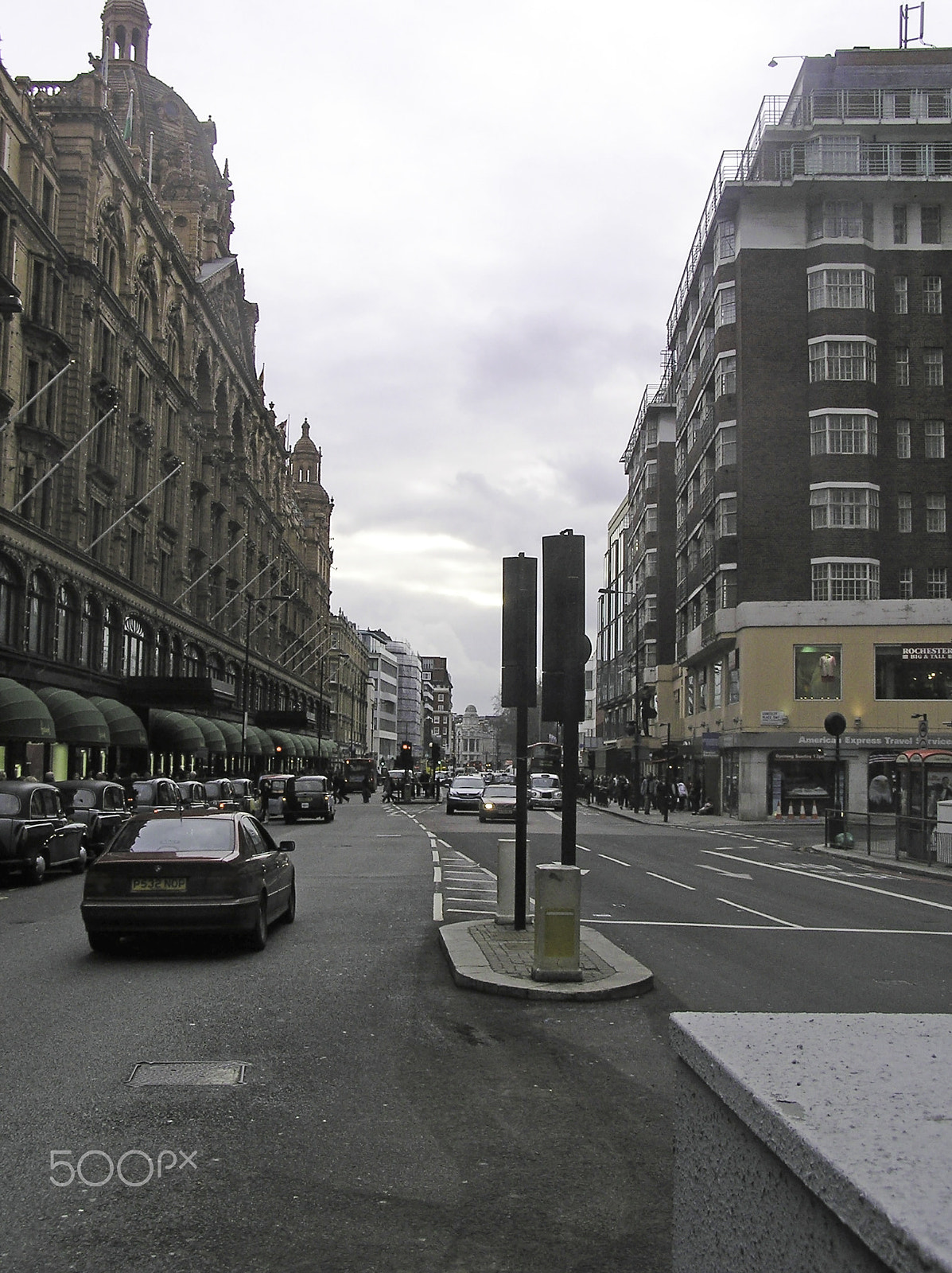 Olympus C750UZ sample photo. View of a street in london with cars photography