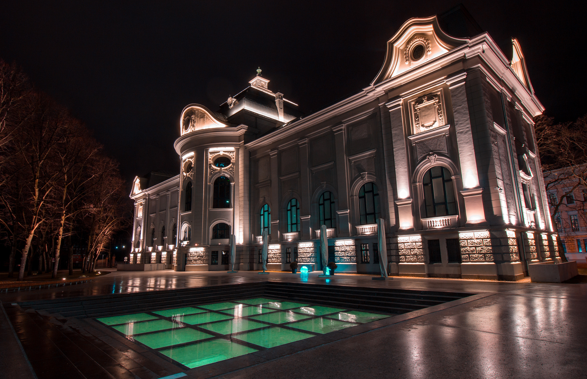 Canon EOS 100D (EOS Rebel SL1 / EOS Kiss X7) + Canon EF-S 10-18mm F4.5–5.6 IS STM sample photo. Latvian national museum of art photography