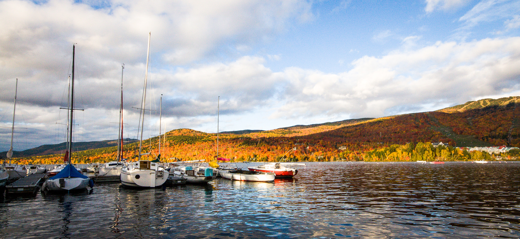 Canon EOS 450D (EOS Rebel XSi / EOS Kiss X2) + Sigma 10-20mm F4-5.6 EX DC HSM sample photo. Mont tremblant photography