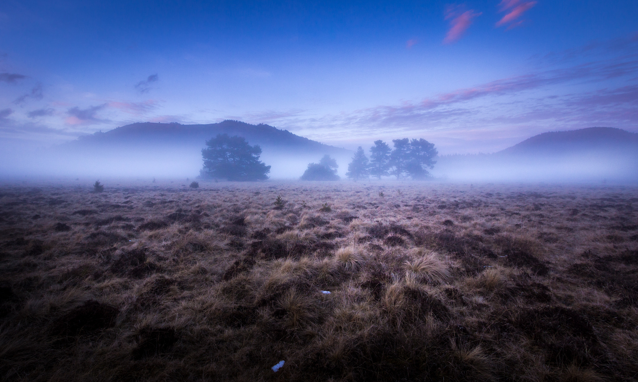 Canon EF-S 10-22mm F3.5-4.5 USM sample photo. Brume sur les volcans photography