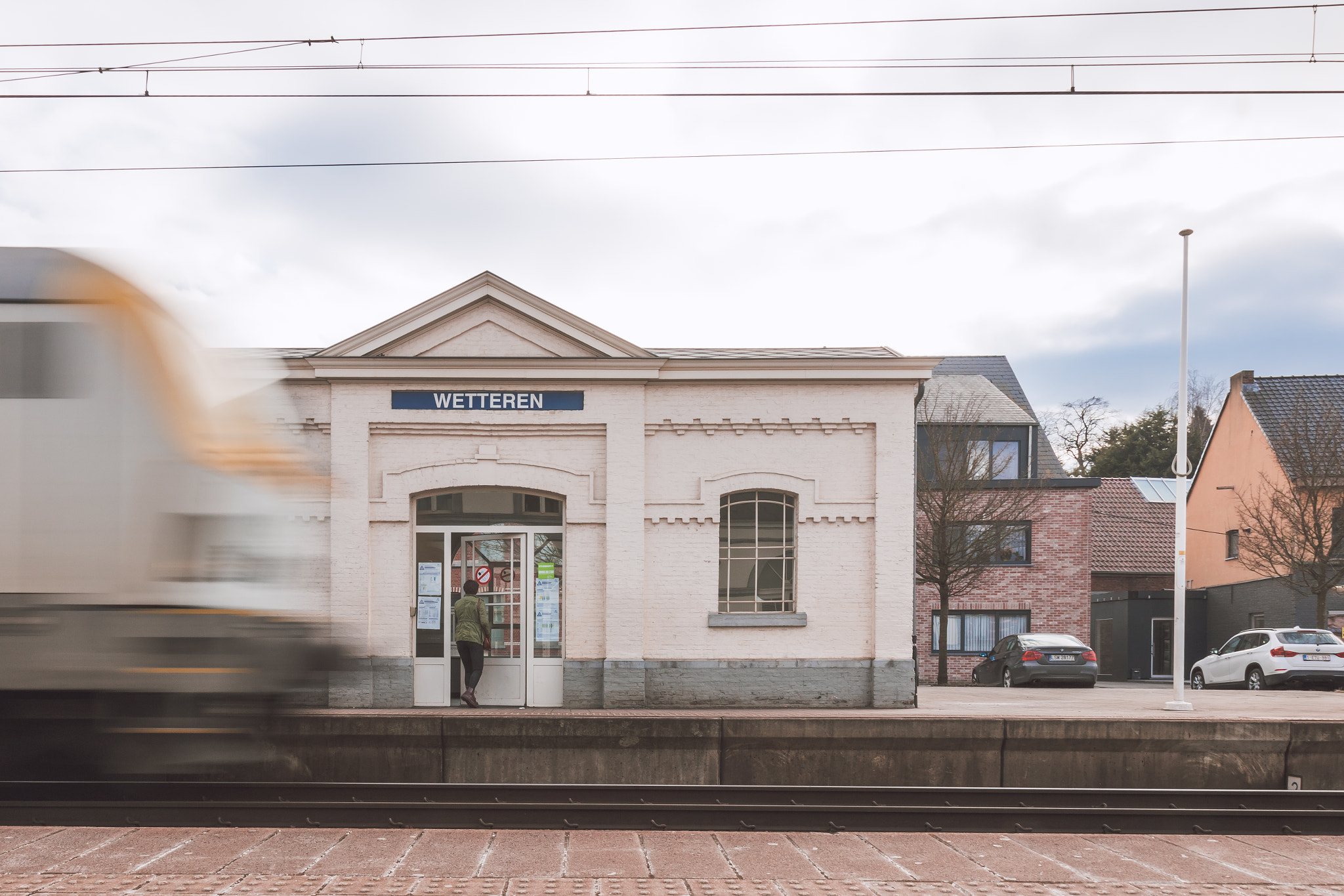Canon EOS 750D (EOS Rebel T6i / EOS Kiss X8i) sample photo. Wetteren train station photography