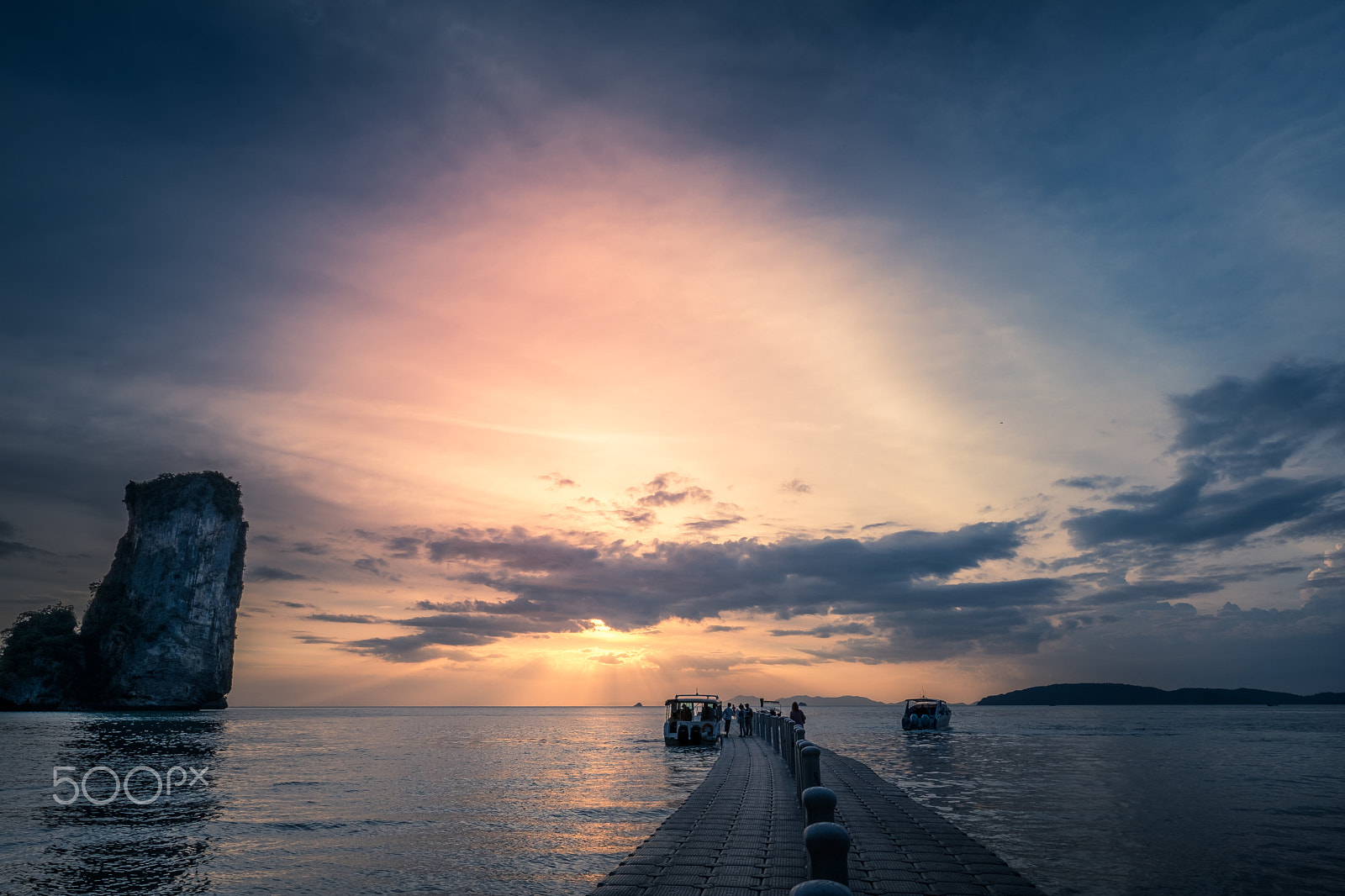 Fujifilm X-T2 + Fujifilm XF 14mm F2.8 R sample photo. See the light photography