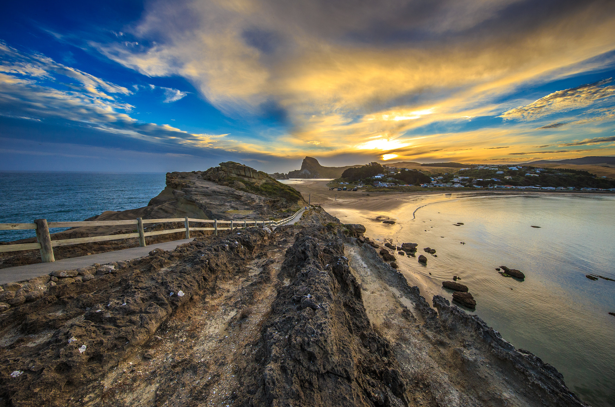 Canon EOS 6D + Canon EF 11-24mm F4L USM sample photo. Castle point rock lines photography