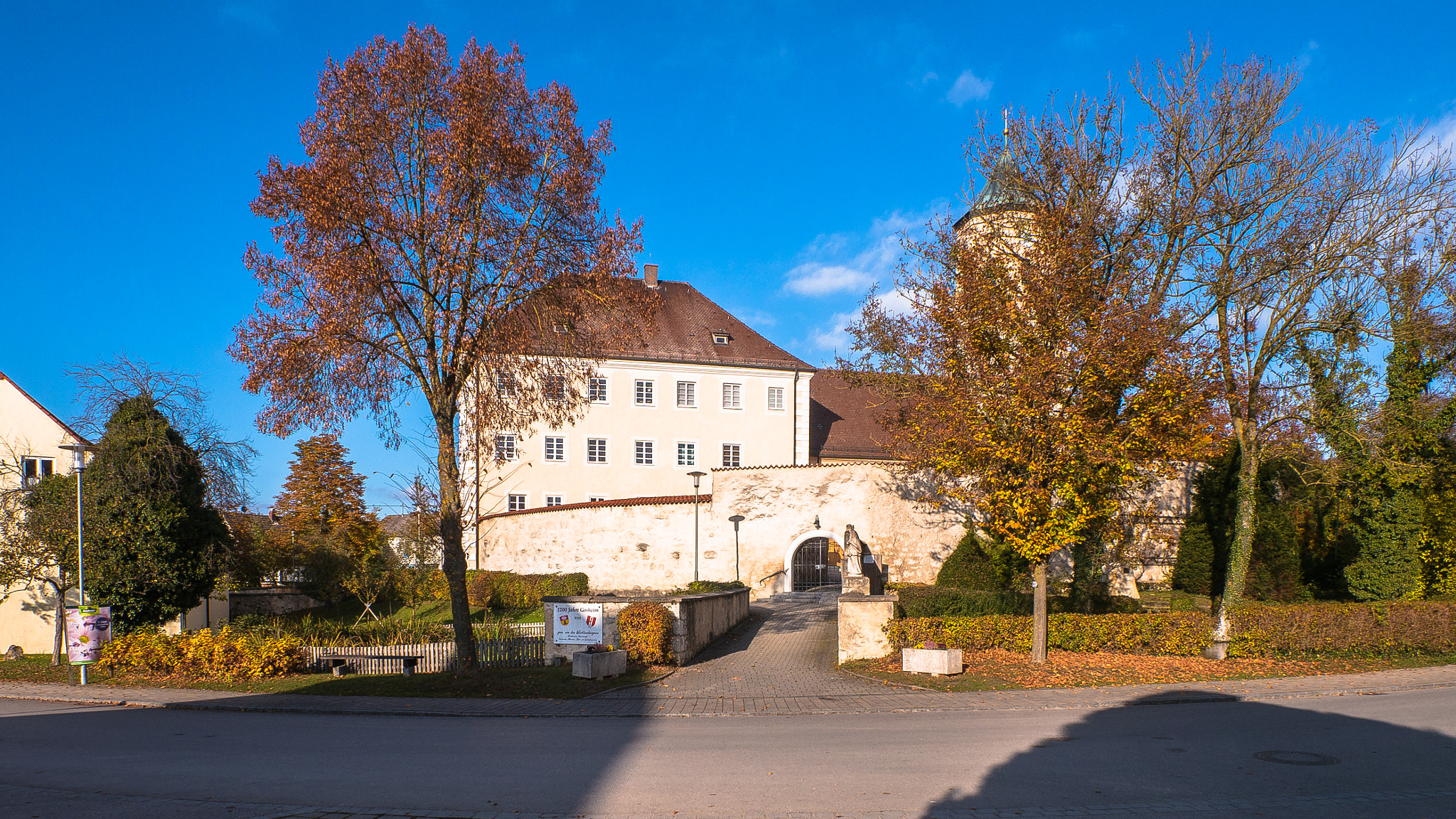 Panasonic Lumix DMC-G5 + Panasonic Lumix G 14mm F2.5 ASPH sample photo. Schloss gosheim photography