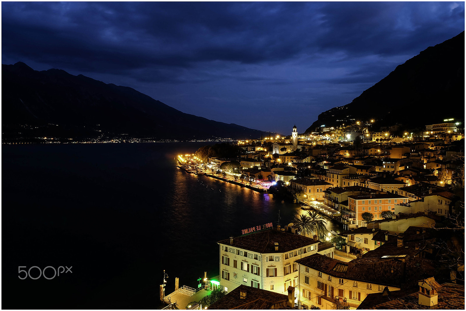 Fujifilm X-A1 + Fujifilm XF 10-24mm F4 R OIS sample photo. Limone sul gard at the evening photography