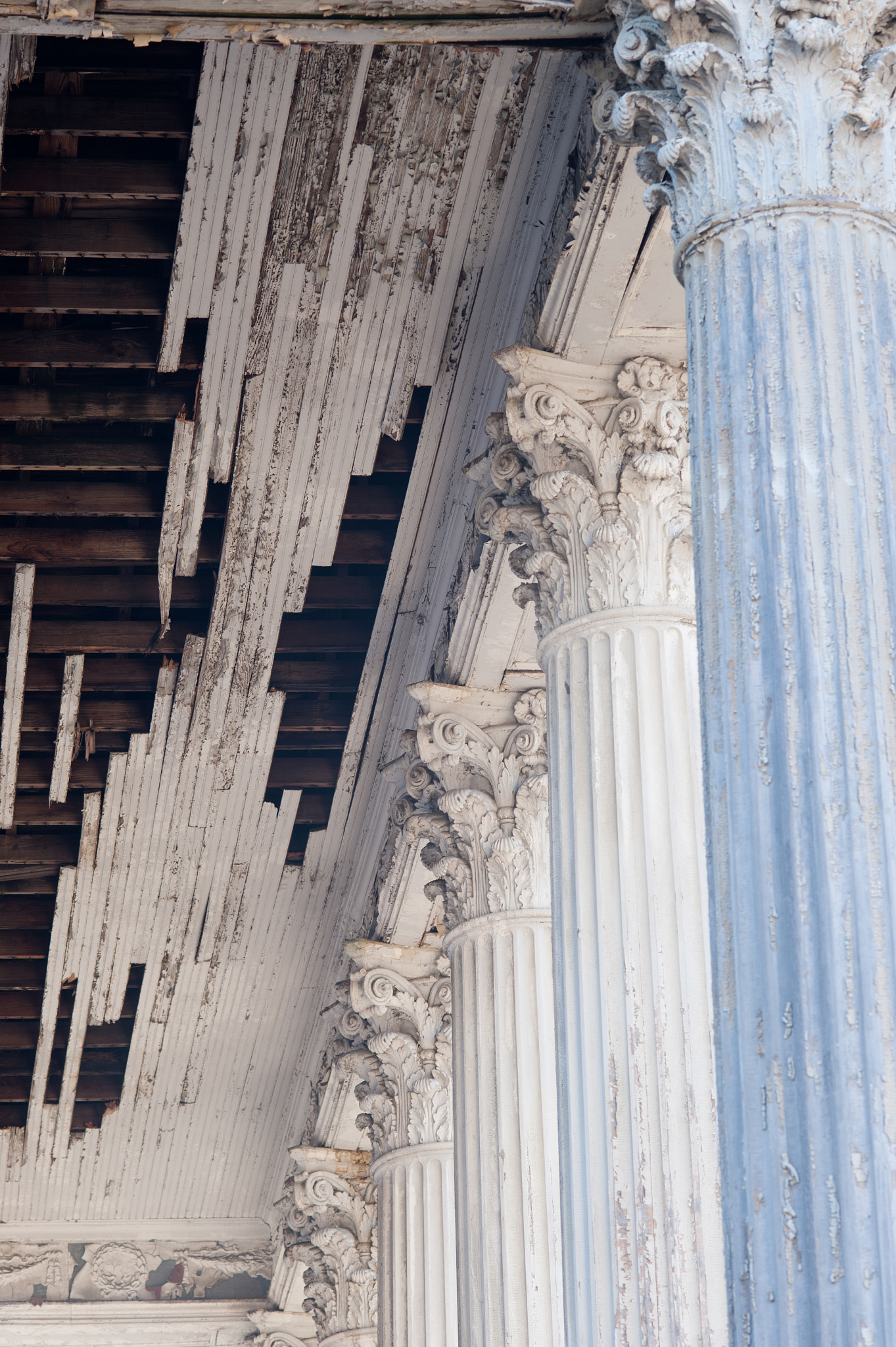 Nikon D700 + AF DC-Nikkor 135mm f/2 sample photo. Row of white columns of a structure photography