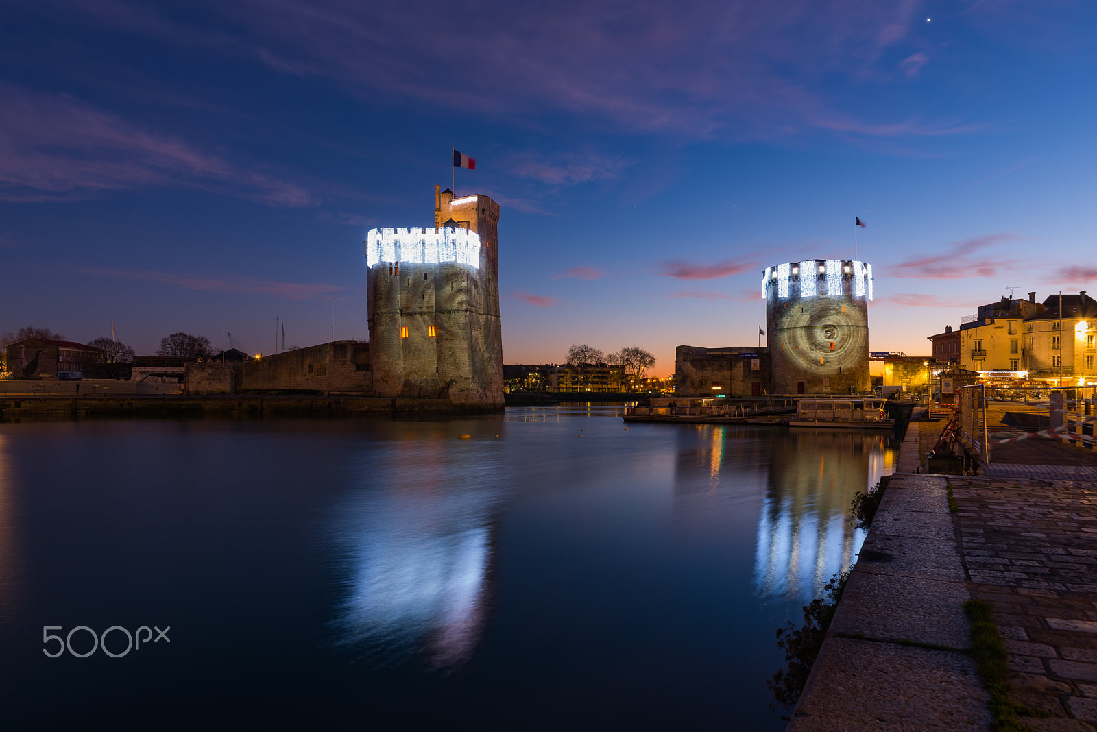 Nikon D610 + Sigma 12-24mm F4.5-5.6 II DG HSM sample photo. Les deux tours photography