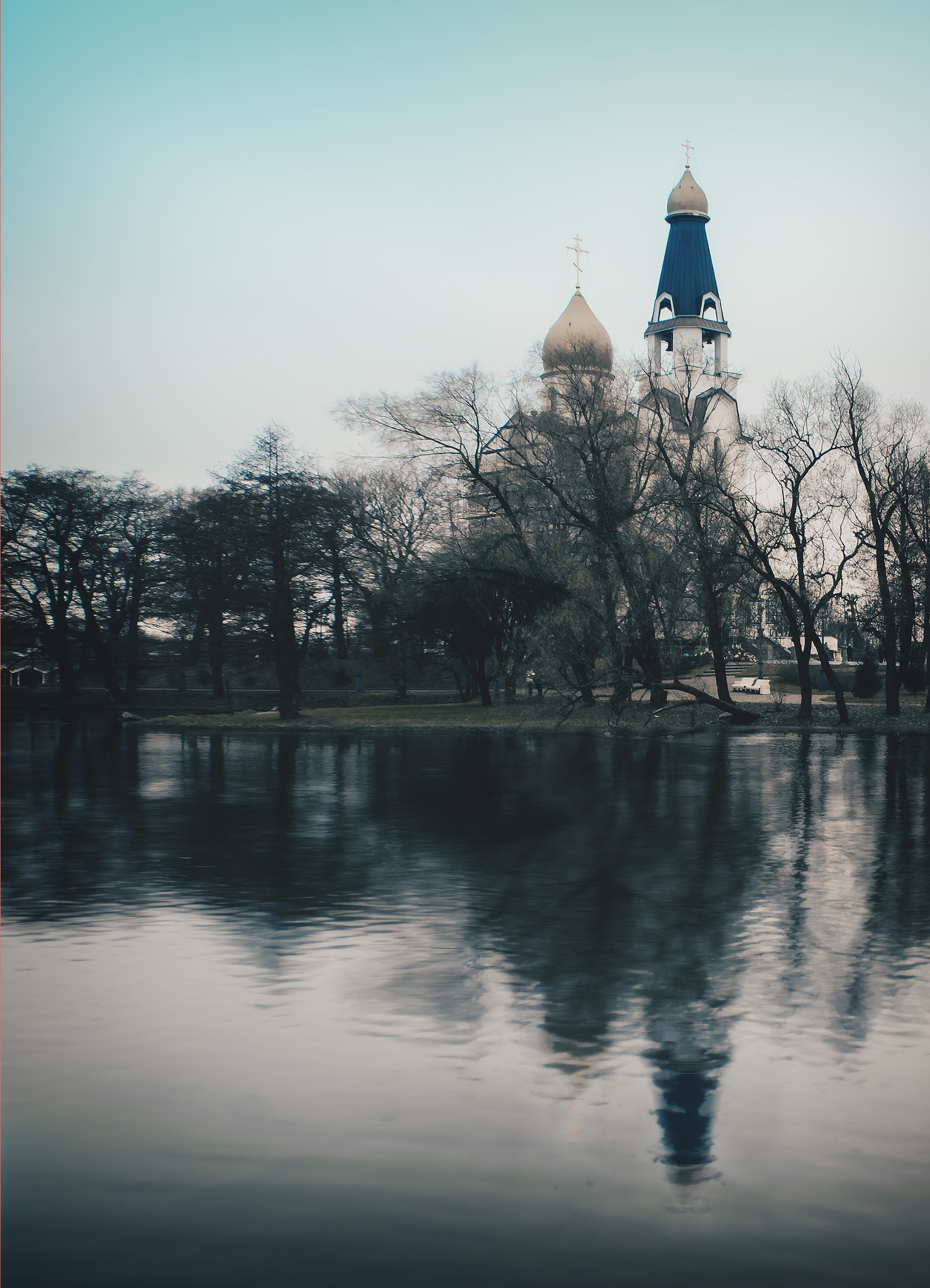 Nikon D700 + AF Zoom-Nikkor 28-85mm f/3.5-4.5 sample photo. Temple by the river photography