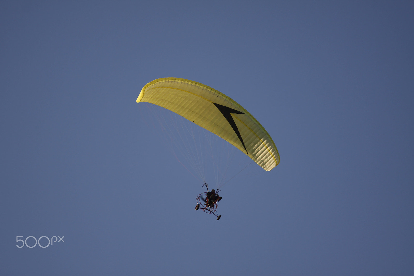Canon EOS 50D + Canon EF 70-200mm F4L USM sample photo. Paramotortrike flying photography