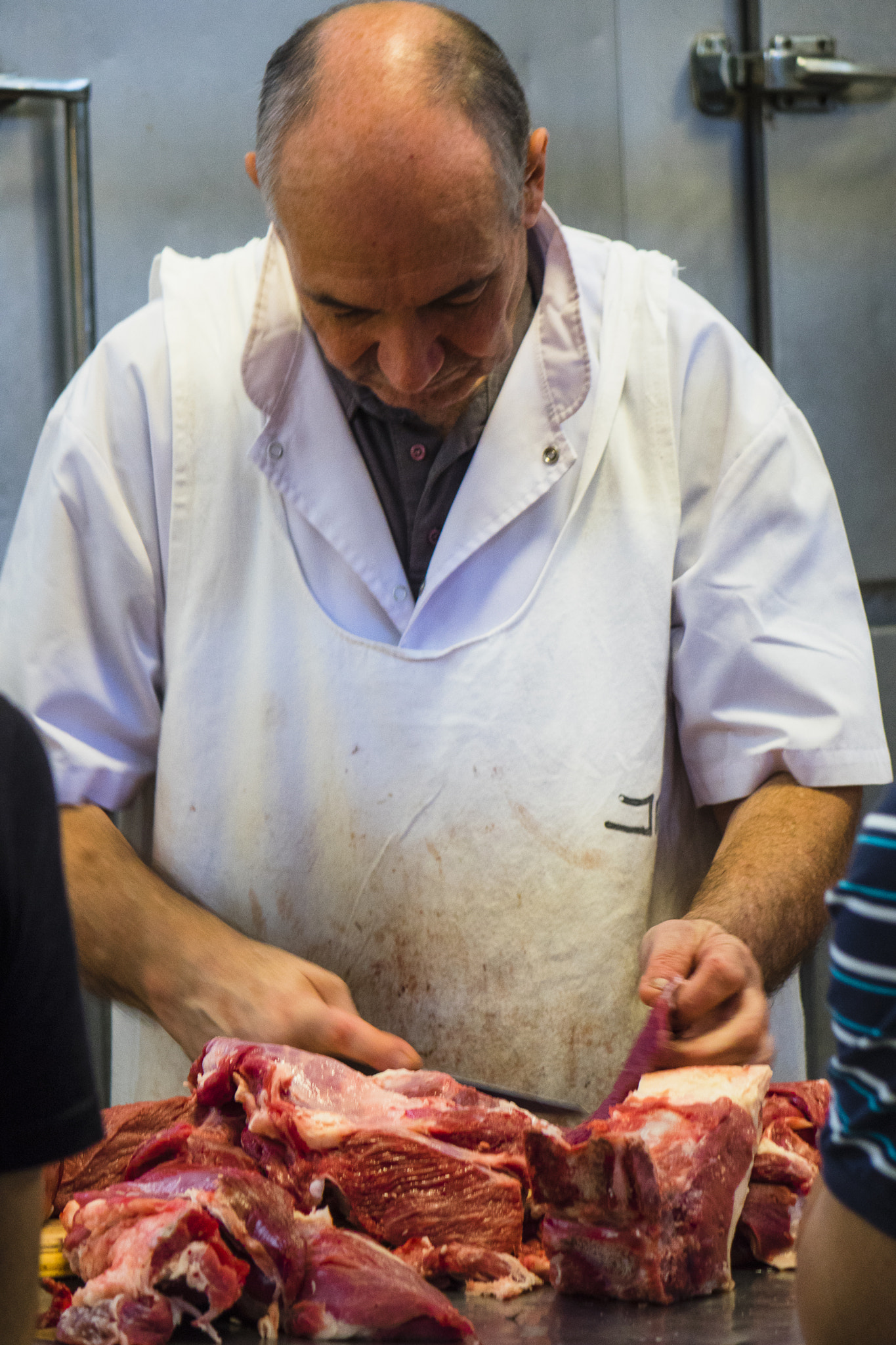 24-200mm F2.8 sample photo. El mercado xxvll - carne, carne photography