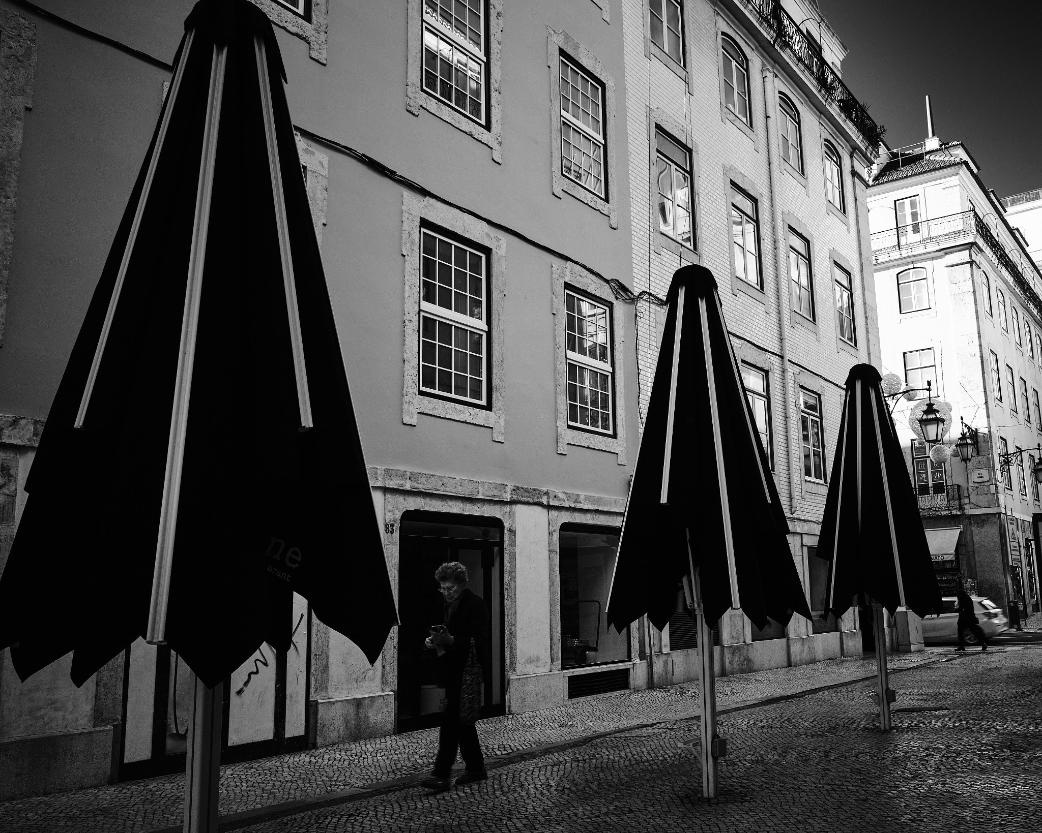 Sony FE 28mm F2 sample photo. The umbrellas photography