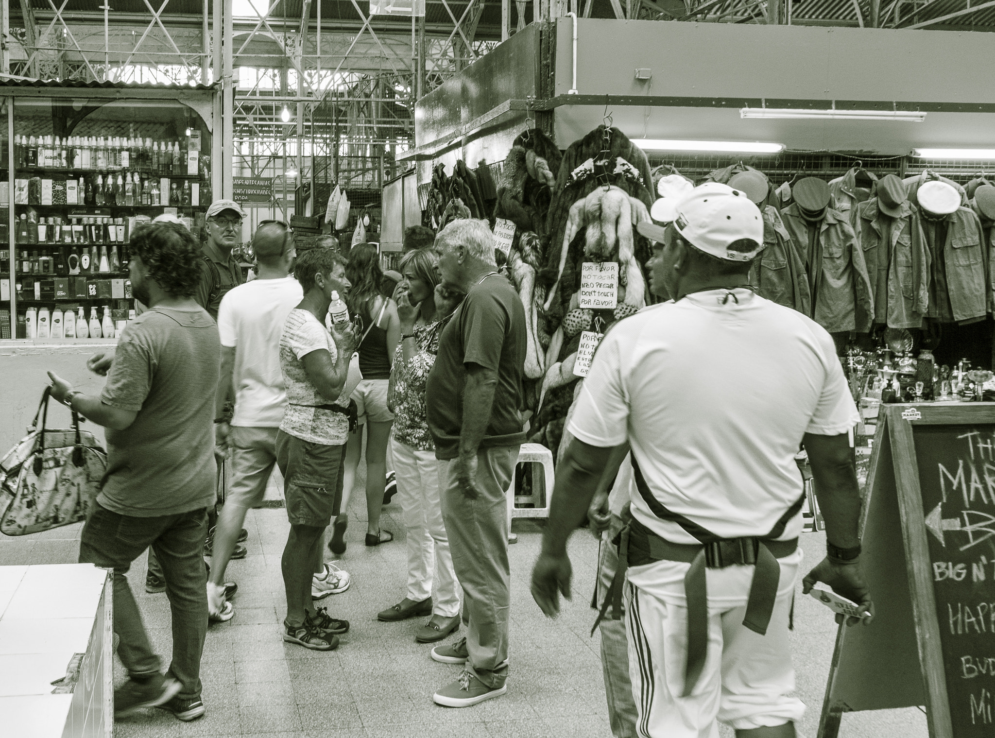 24-200mm F2.8 sample photo. El mercado xxlx photography