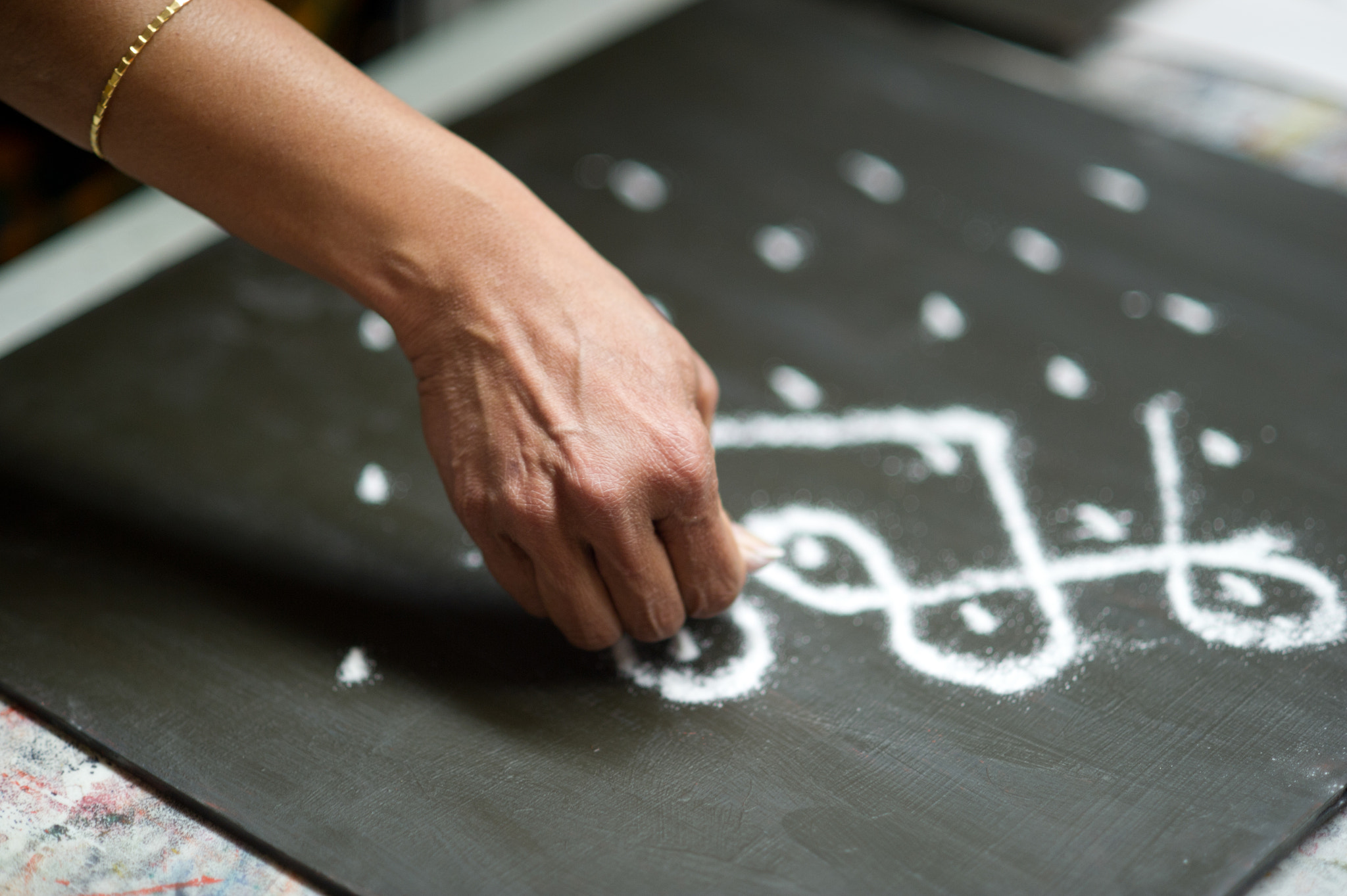 Nikon D3S + AF Nikkor 85mm f/1.8 sample photo. Indian kolam painter photography