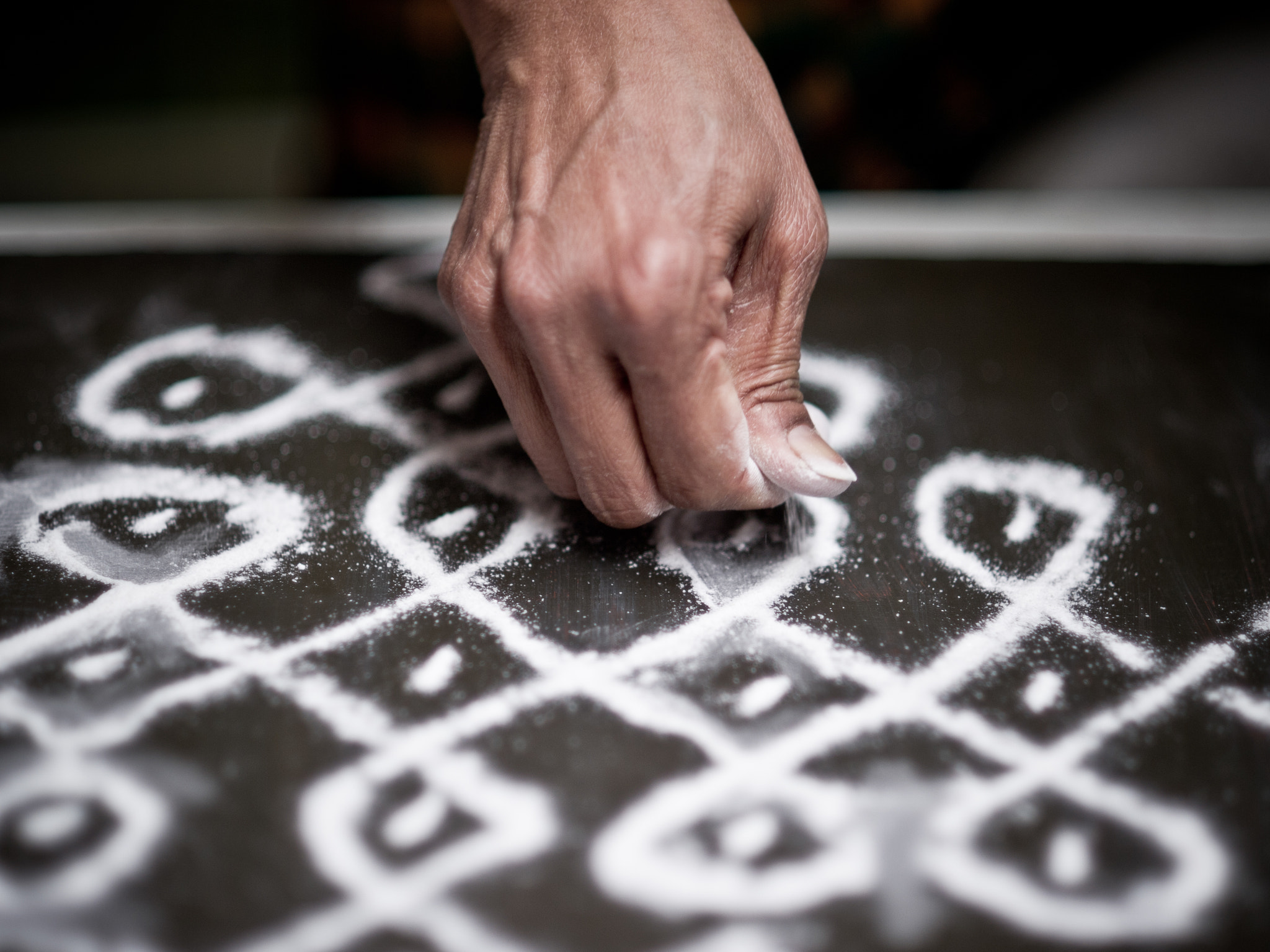 Nikon D3S + AF Nikkor 85mm f/1.8 sample photo. Indian kolam painter photography
