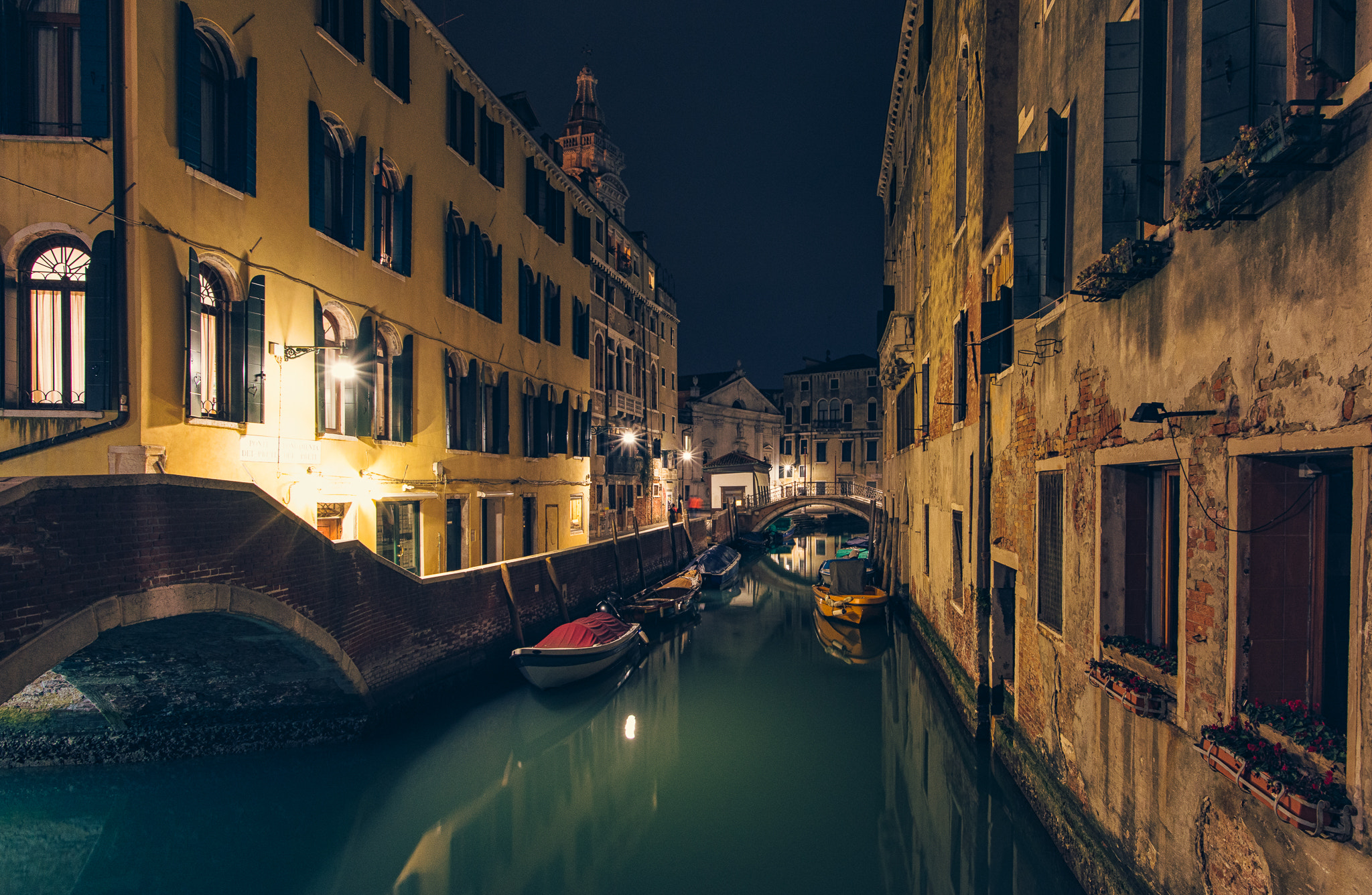 Nikon D610 + Nikon AF-S Nikkor 20mm F1.8G ED sample photo. Lost in venice photography