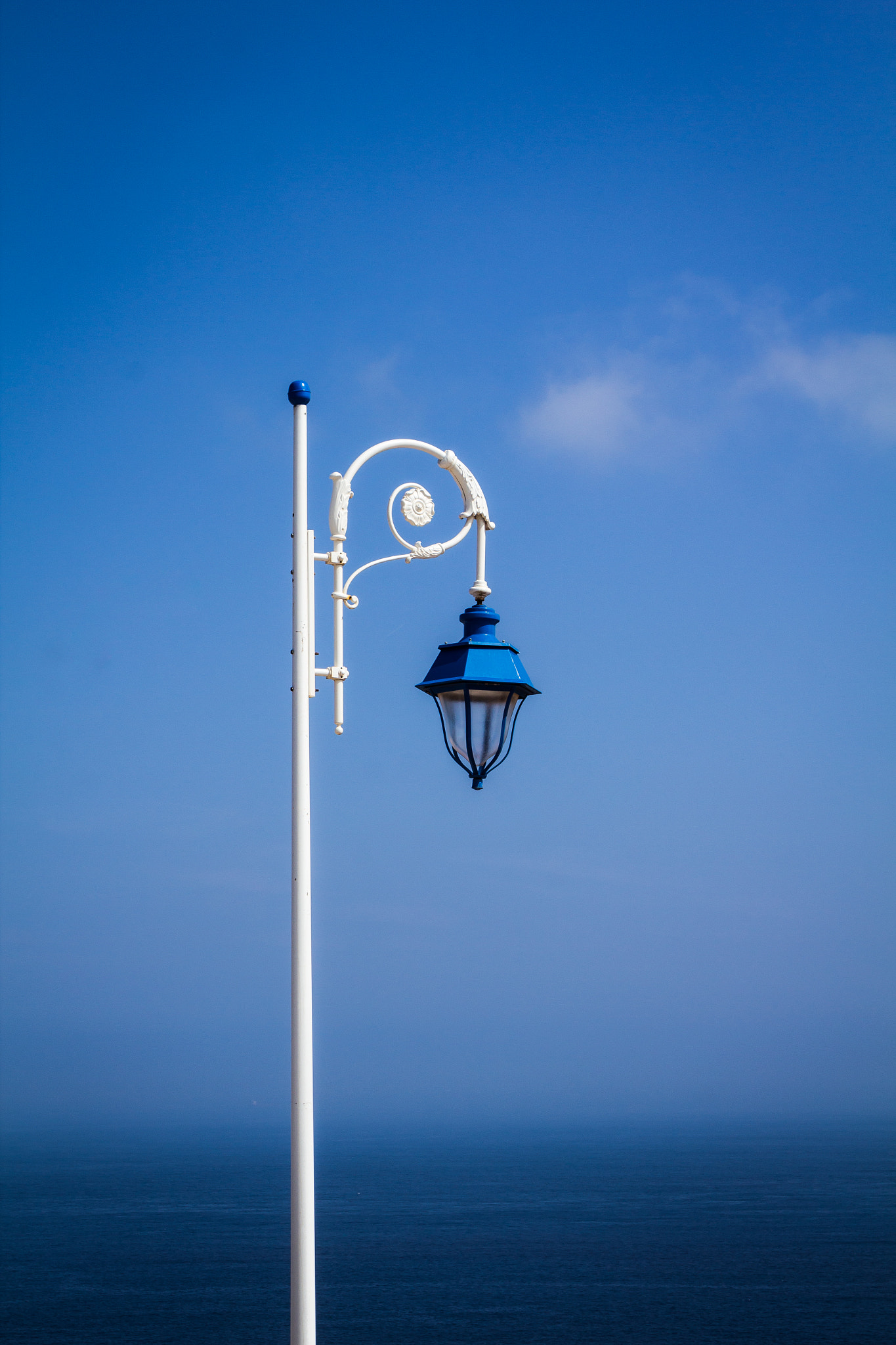 Canon EF-S 18-55mm F3.5-5.6 IS sample photo. A blue beautiful street light photography