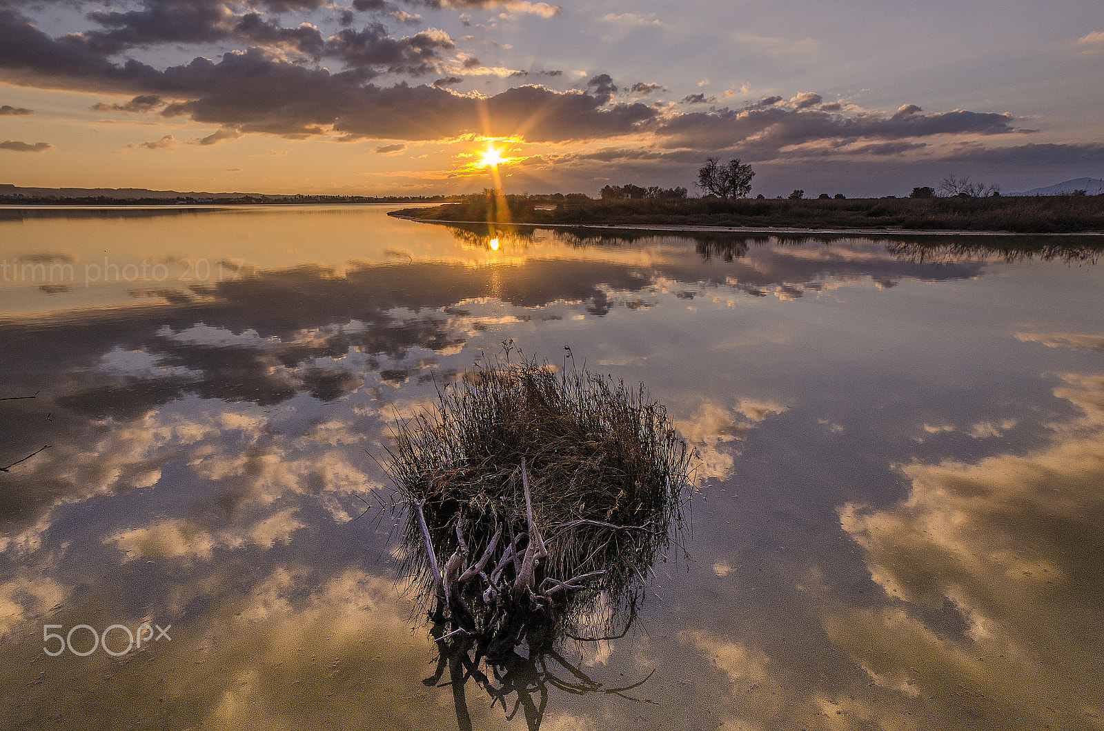 Nikon D7000 + Samyang 14mm F2.8 ED AS IF UMC sample photo. Golden sunset in the mirror photography