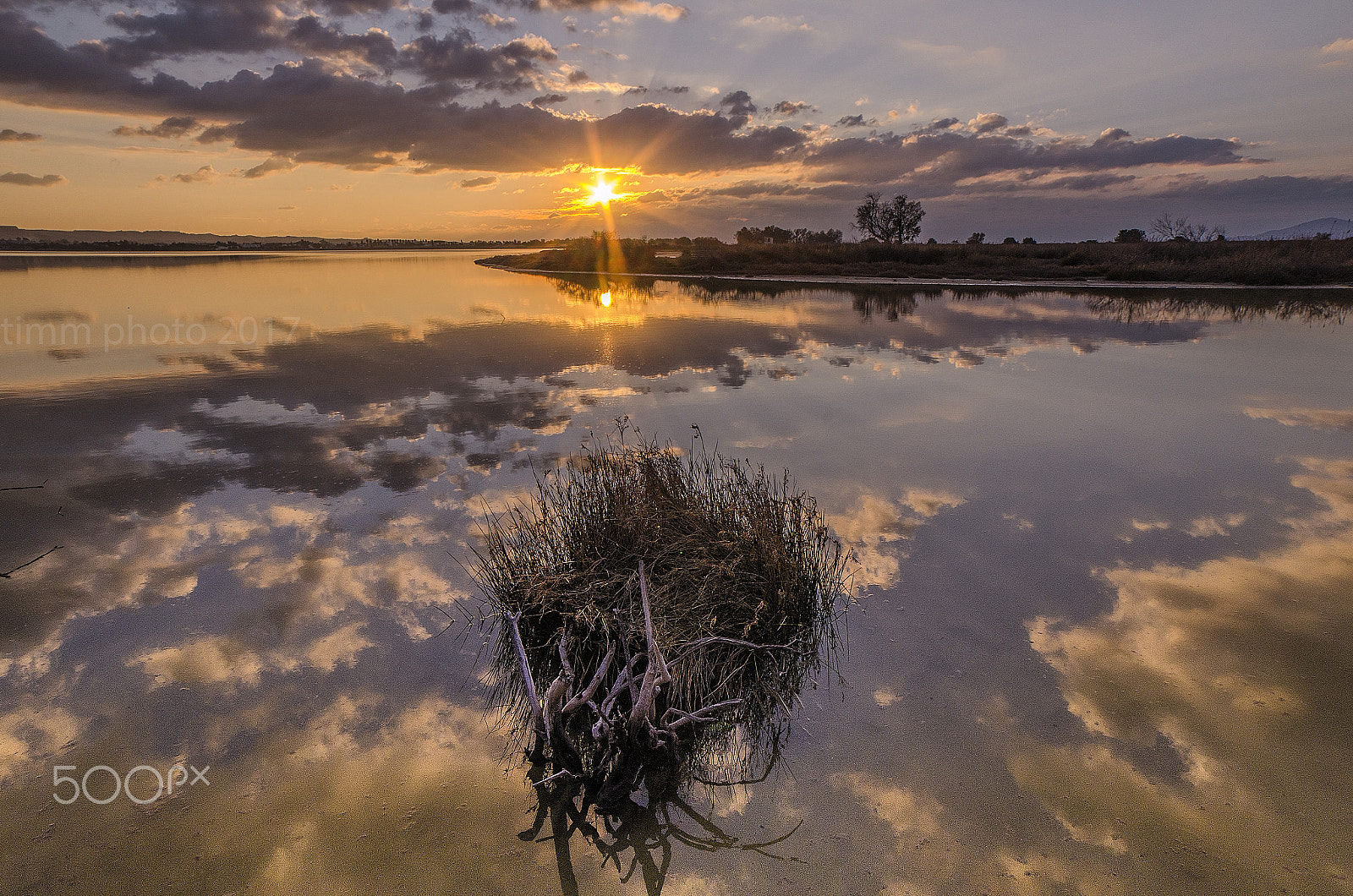 Samyang 14mm F2.8 ED AS IF UMC sample photo. Golden sunset in the mirror photography