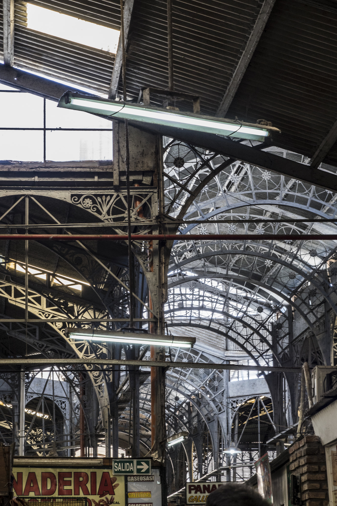 24-200mm F2.8 sample photo. El mercado xxxl - los techos photography