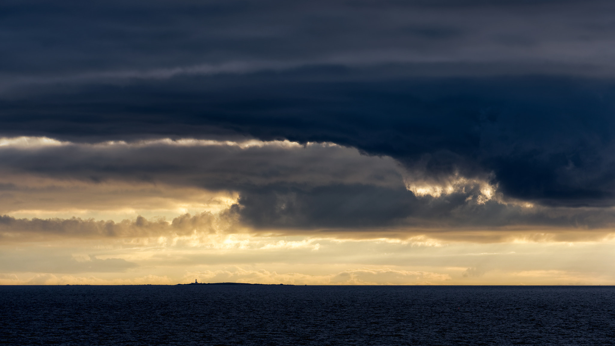 Panasonic Lumix G X Vario 35-100mm F2.8 OIS sample photo. So far away, so close photography