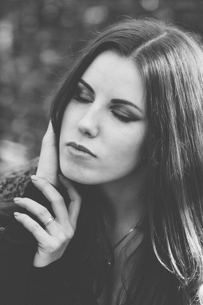 AF DC-Nikkor 135mm f/2D sample photo. Portrait photography