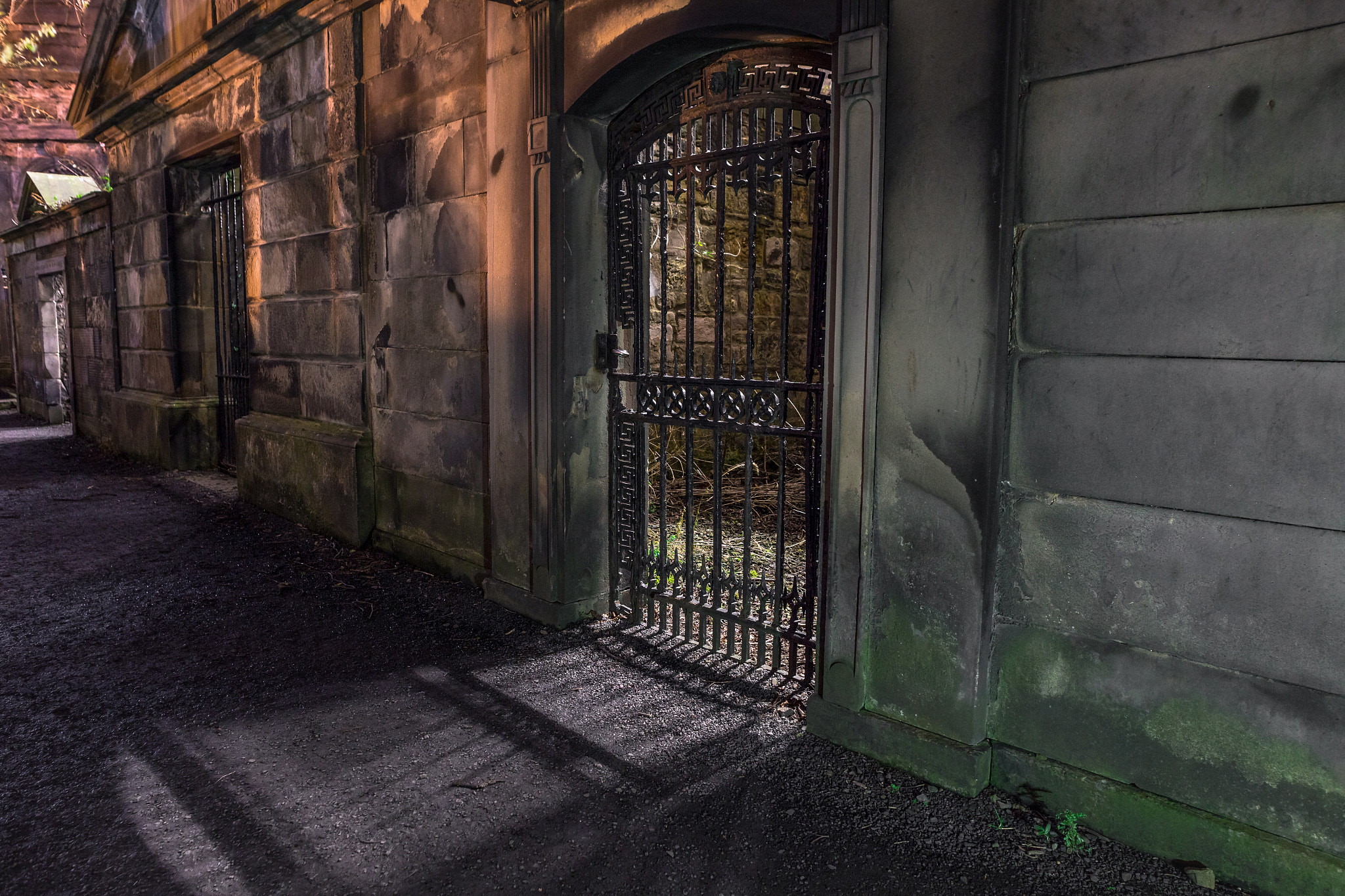 Canon EOS 6D + Sigma 24mm f/1.8 DG Macro EX sample photo. Greyfraires cementary photography